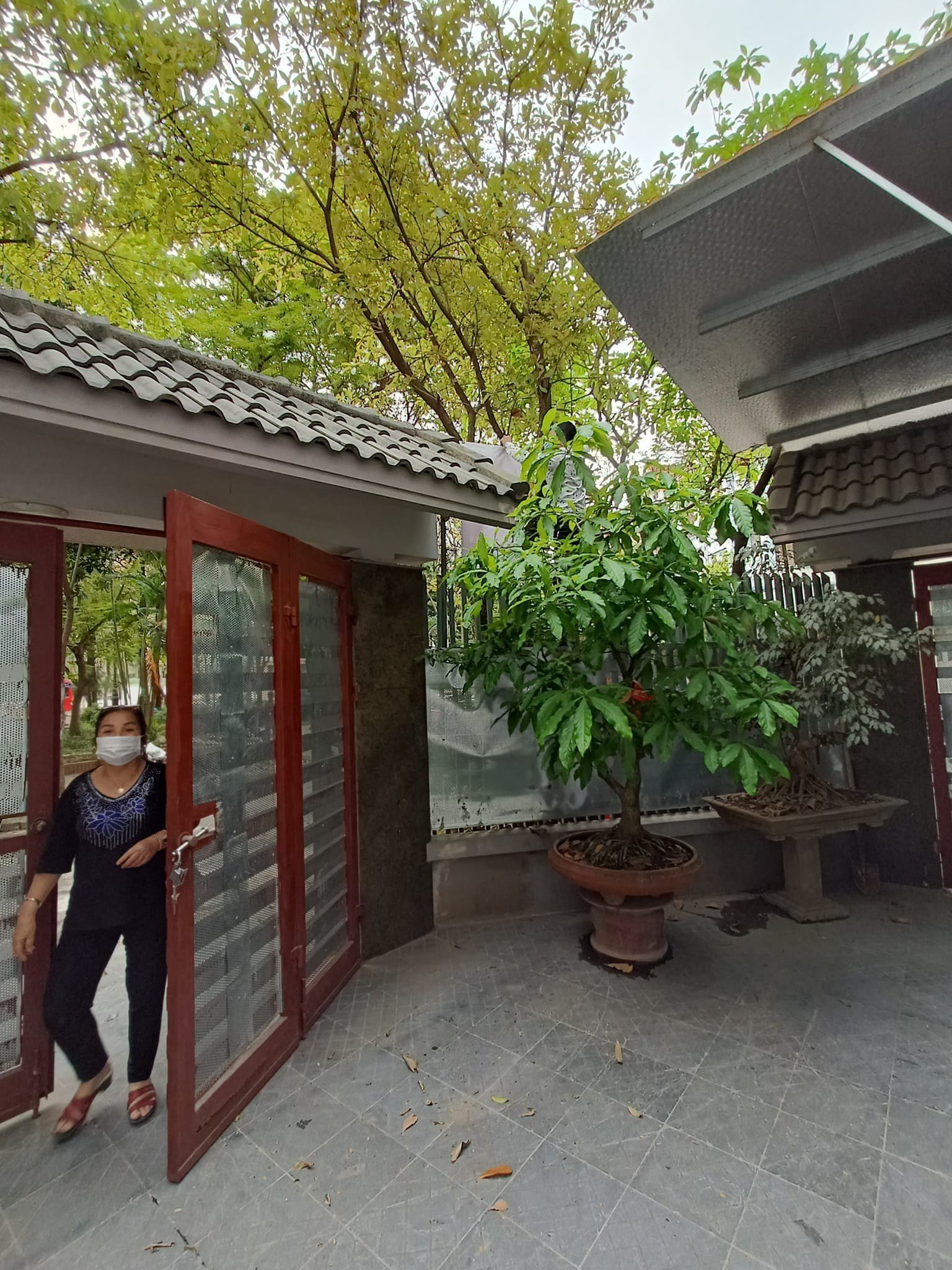 BÁN BIỆT THỰ VINHOMES HÀM NGHI 162m² 4T MT 11M, 42 TỶ LÔ GÓC VIEW VƯỜN HOA