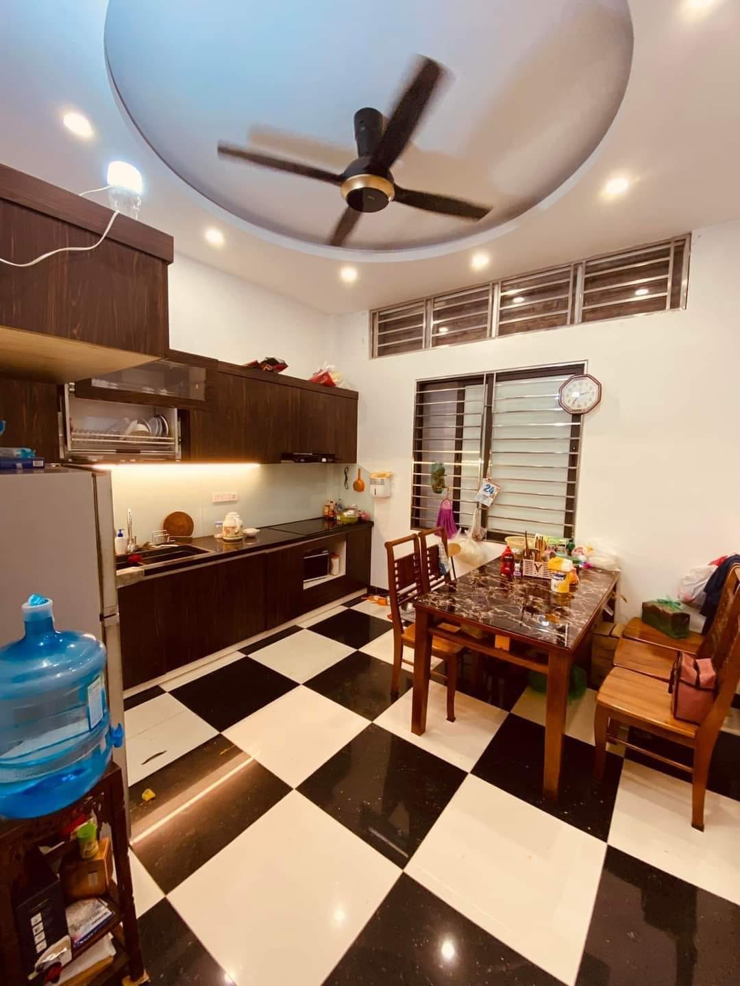 Bán nhà Lạc Trung 40m2 x5T,mới,5 pn,ngõ to,ở luôn,nhà đẹp,giá 3,5 tỷ 0944523668