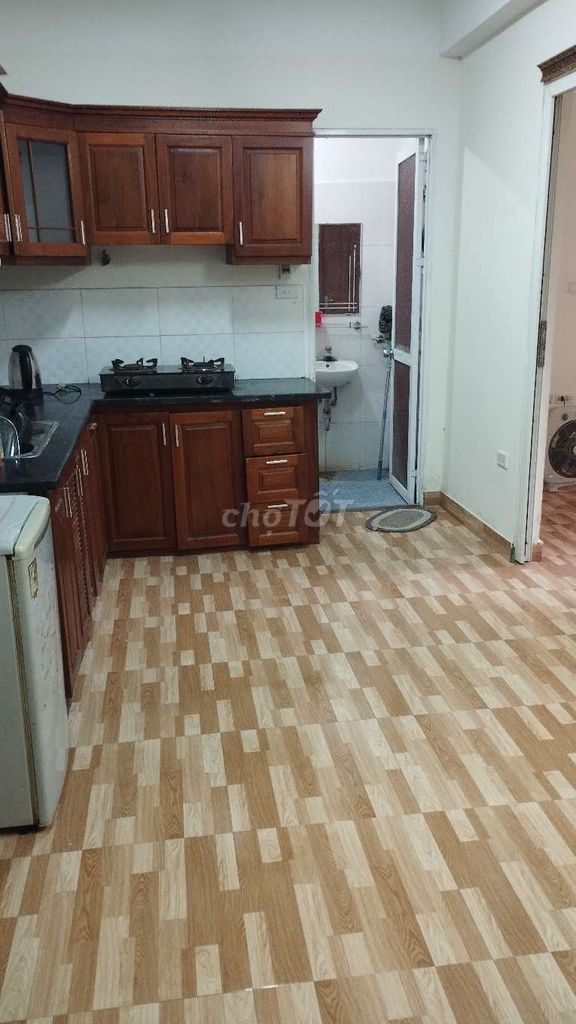 Chính chủ cho thuê căn hộ tầng 2, 45m2, 2 ngủ, 1 khách/bếp tại Tây Hồ