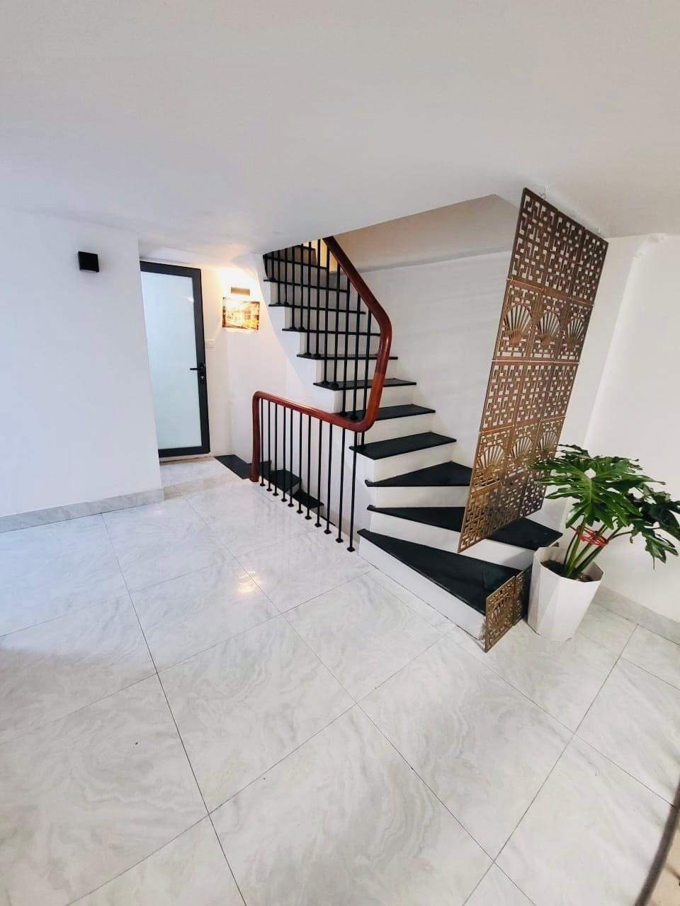 Bán nhà Khương Thượng,mặt ngõ kinh doanh,ngõ thông,cho thuê 12tr/1tháng,32m2,4tầng,mt:3m