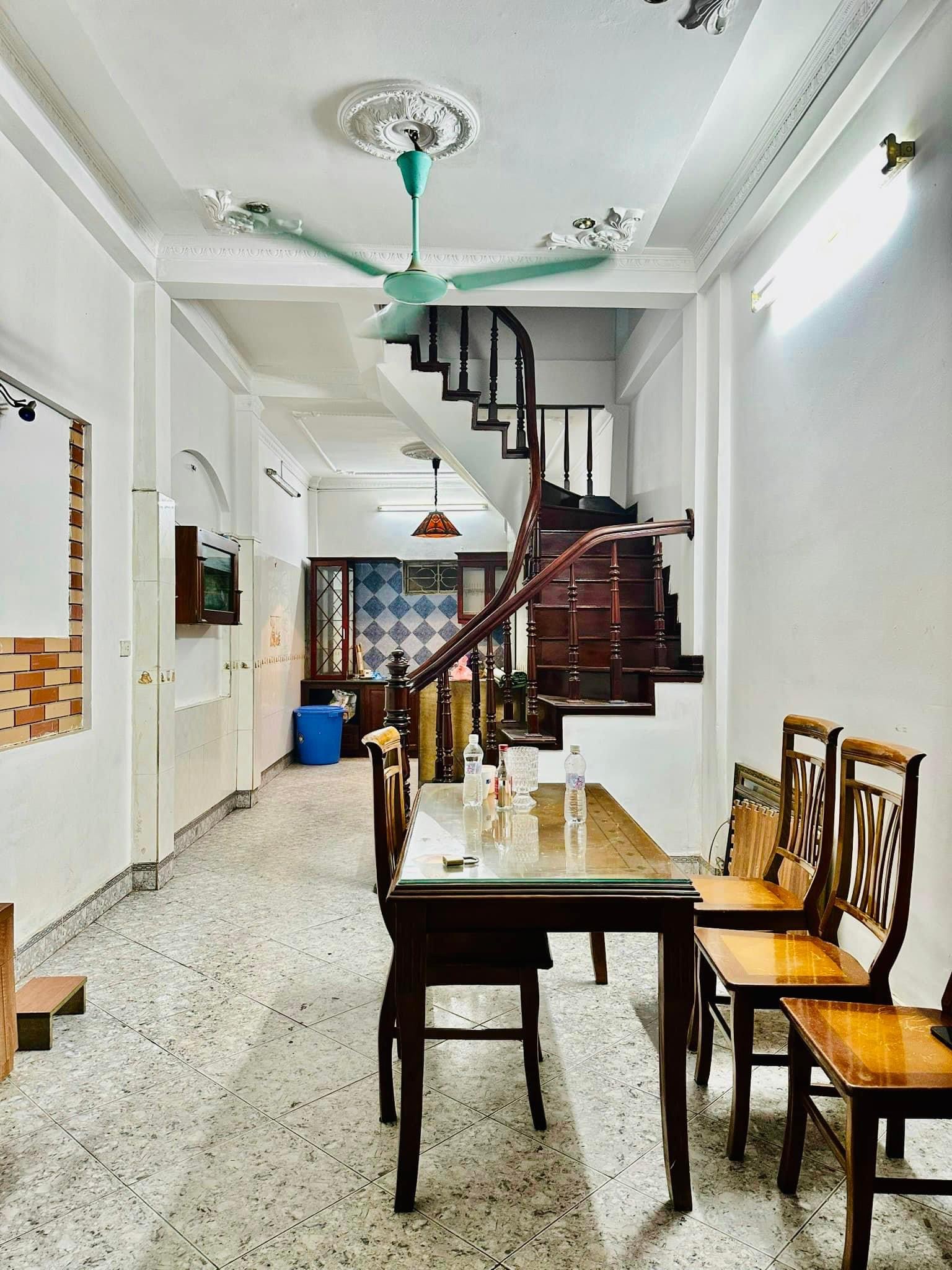 Bán nhà ngõ 10 Láng Hạ,ngõ thông,xe ba gác đỗ cửa,nhà 2 mặt thoáng,34m2,6t,mt:3,4m