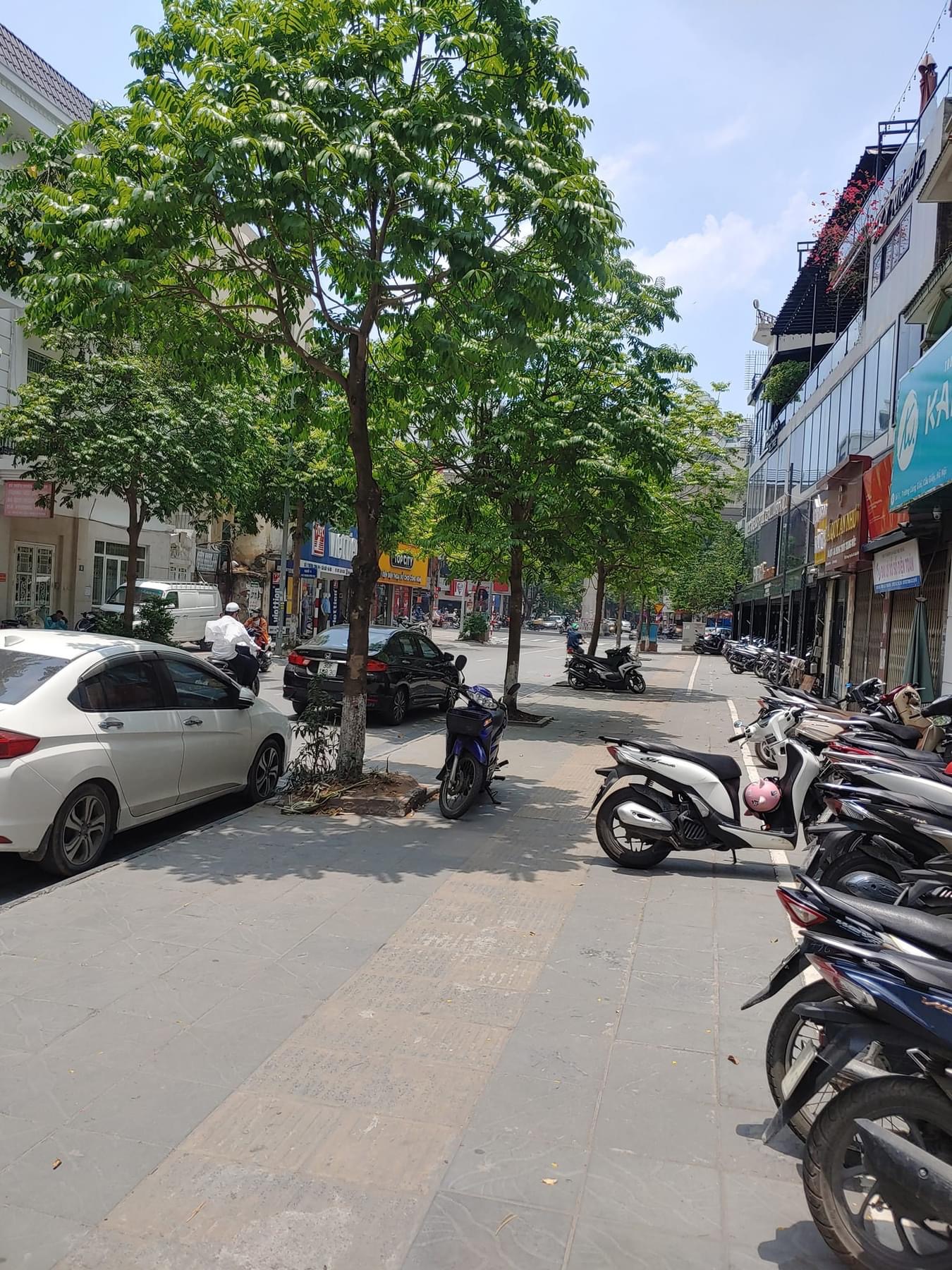 Bán nhà Trương Công Giai, vỉa hè cực rộng, mặt tiền to, sổ vuông đẹp. Cực hiếm!!!