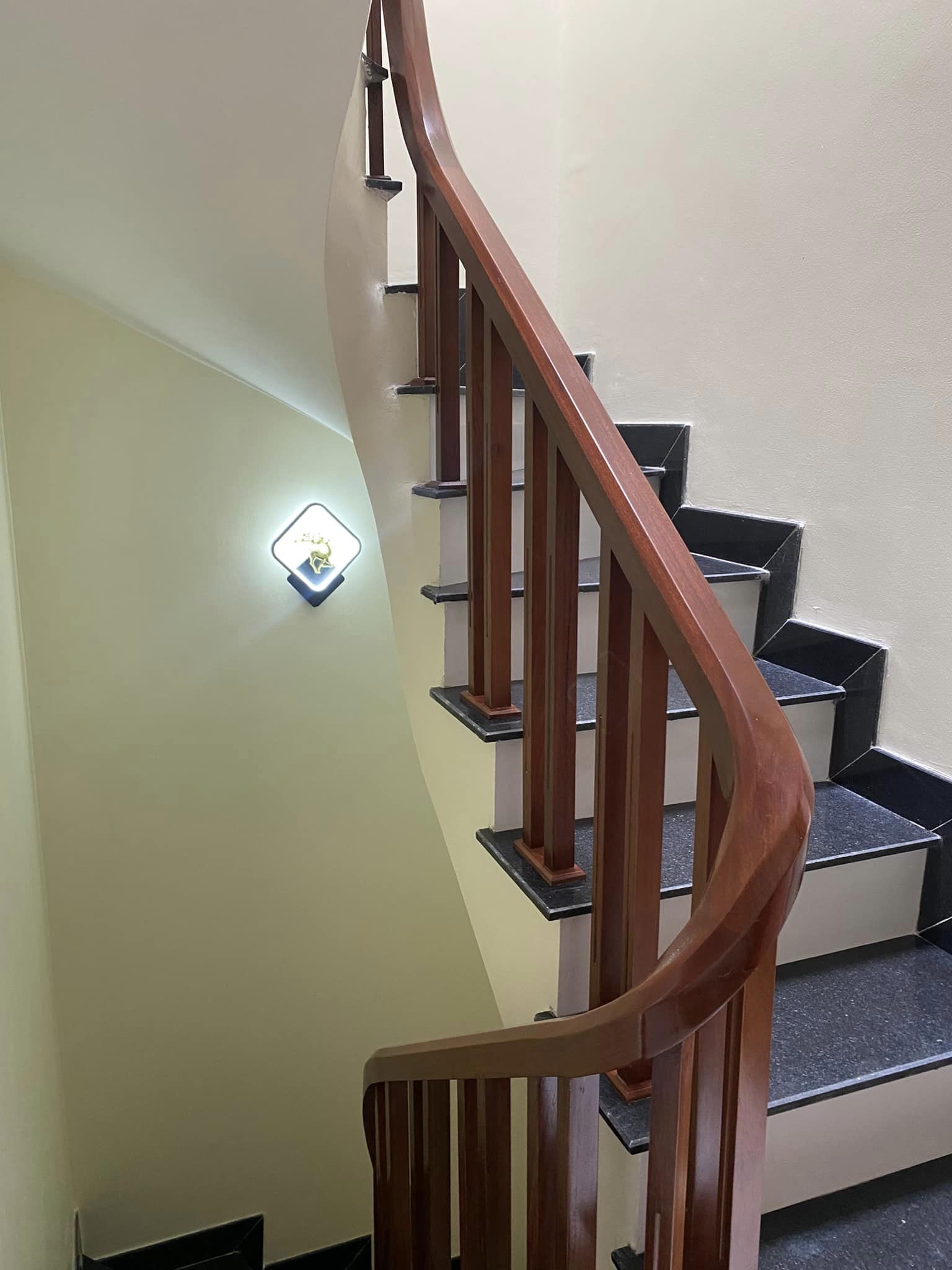 BÁN NHÀ PHÂN LÔ NGUYỄN AN NINH- MẶT NGÕ THÔNG KINH DOANH - 5 TẦNG- THANG MÁY- 2 THOÁNG TRƯỚC SAU- NHÀ ĐẸP NGẤT NGÂY - Ở HOẶC CHO THUÊ ĐỀU TUYỆT