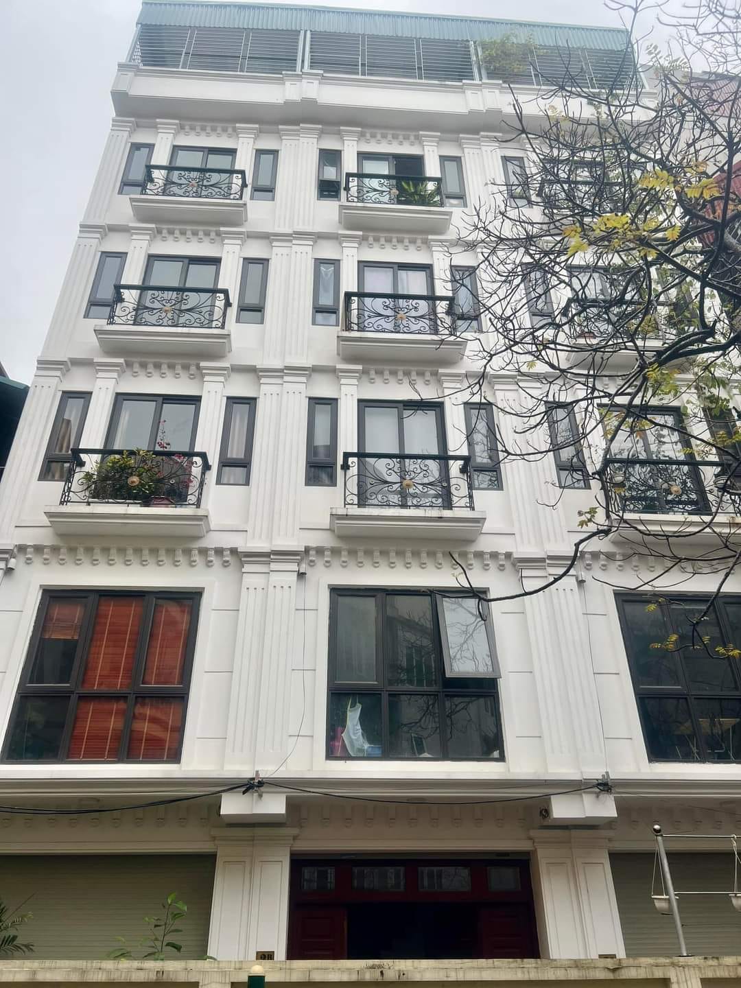 Nhà Lạc Long Quân ngõ ô tô tránh, 30m2 6 tầng 3,6 mặt tiền giá nhỉnh 5 tỷ