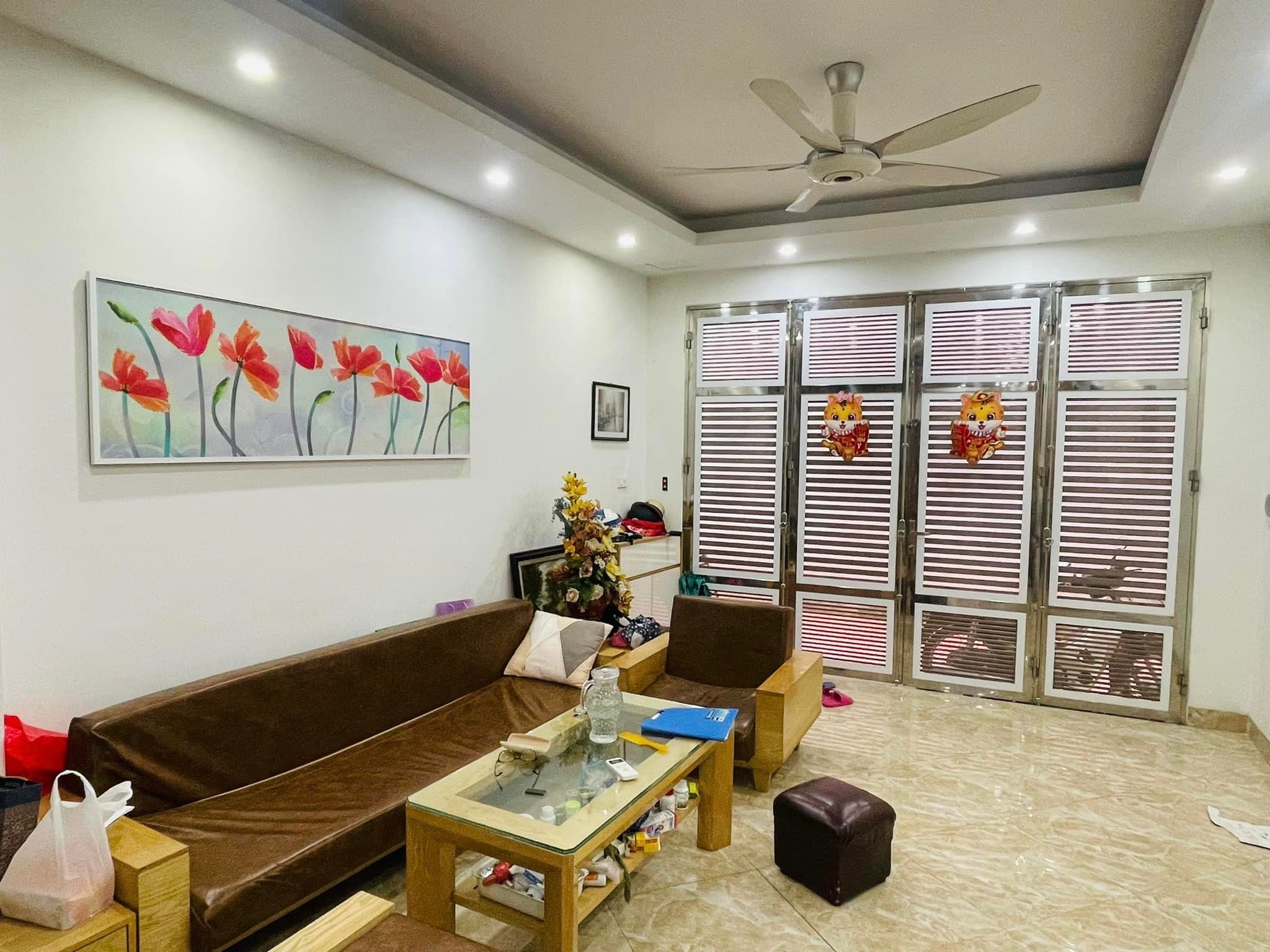 Bán nhà ngõ phố Hoàng Hoa Thám - 2 thoáng - Sát phố - Nội thất đẹp