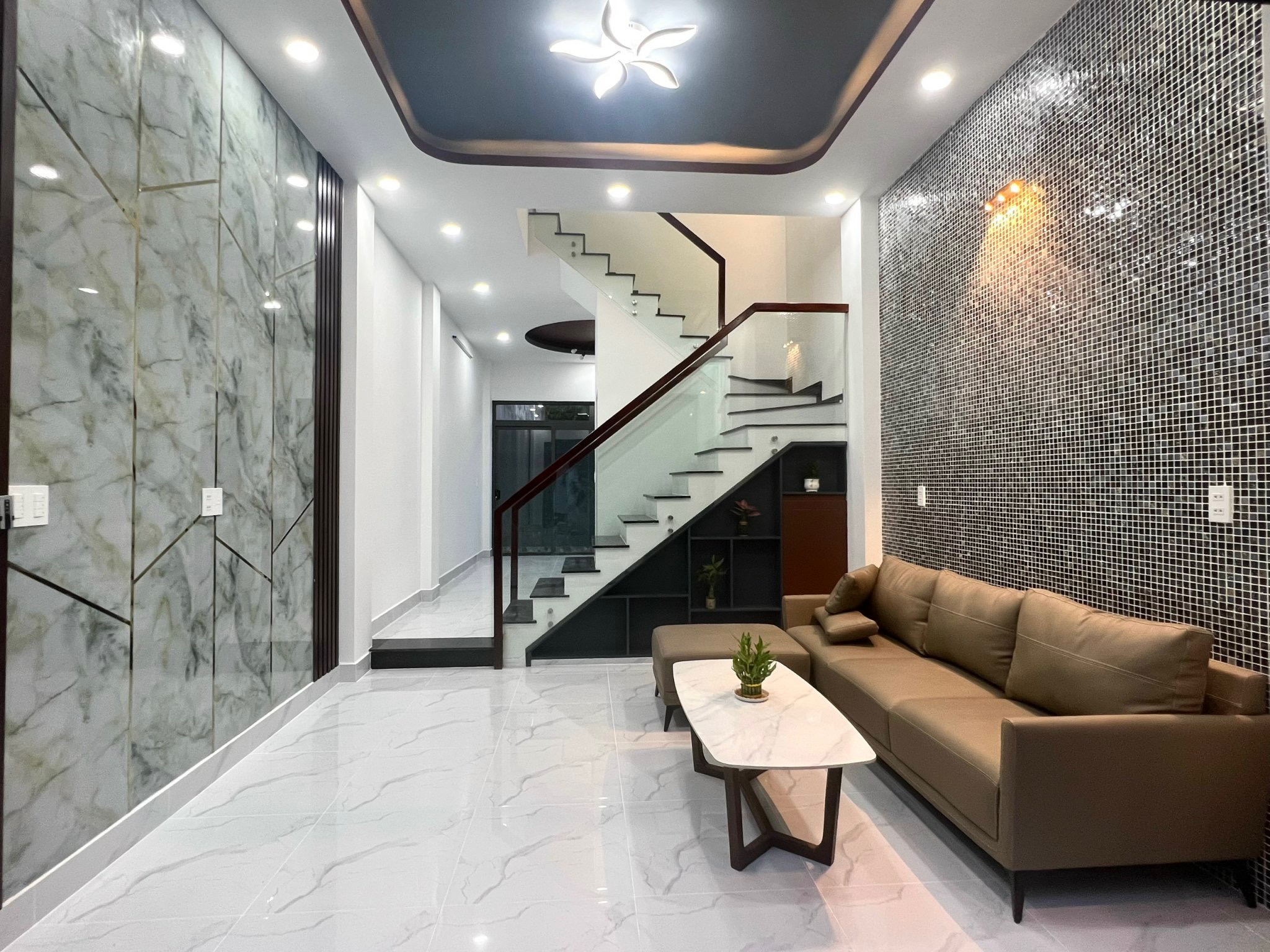 Nhà Gần Khu công nghệ cao và đại học FPT, Nhà mới xây