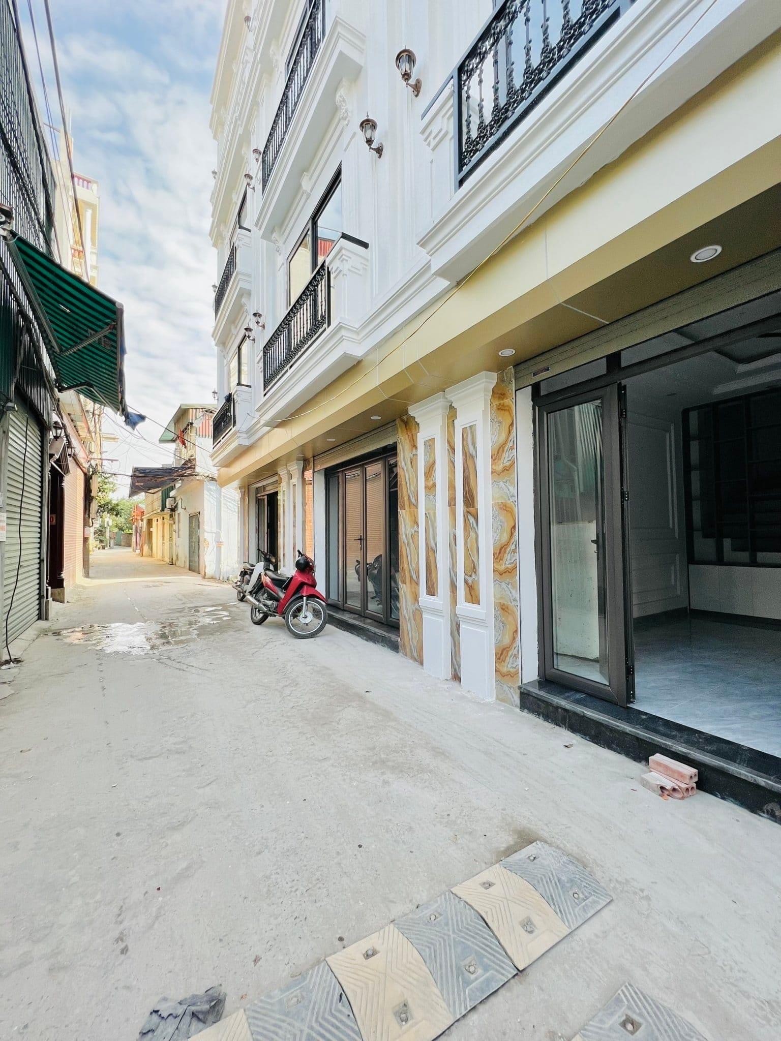 BÁN NHÀ 200 VĨNH HƯNG QUẬN HOÀNG MAI - 32M 5 TẦNG MT 4.7M - HƠN 3 TỶ OTO NGỦ TRONG NHÀ NHÀ MỚI NGÕ THÔNG KINH DOANH ONLINE - VĂN PHÒNG