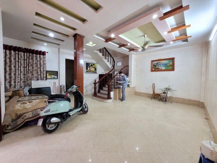 Cần bán căn nhà mới xây 5 tầng mặt tiền 5.4m gần phố Quan Nhân giá 6.8 tỷ