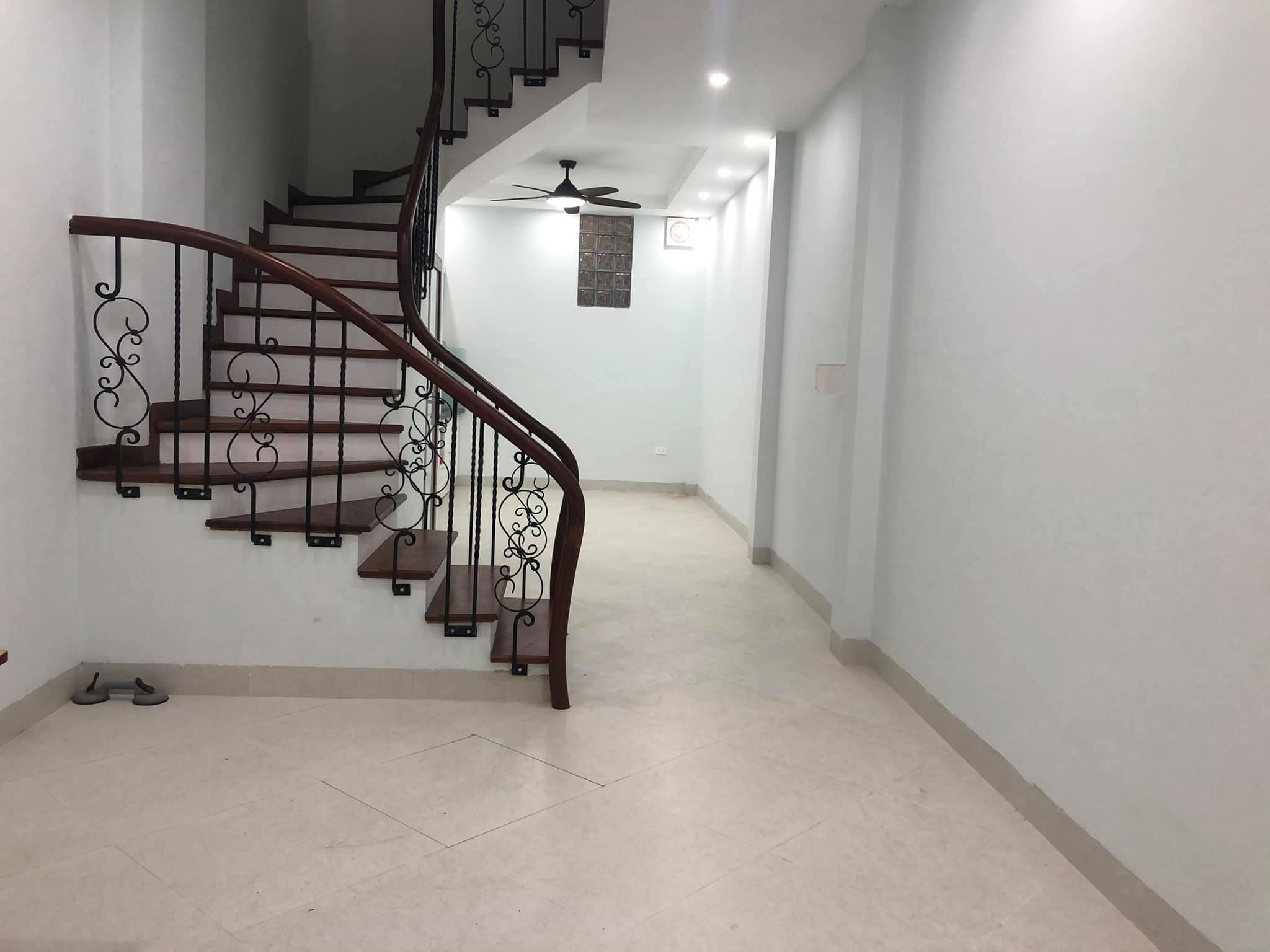 Bán nhà chính chủ ngay đầu Cự Lộc ra Quan Nhân view hồ cực đẹp, 95m2 giá 10.5 tỷ.