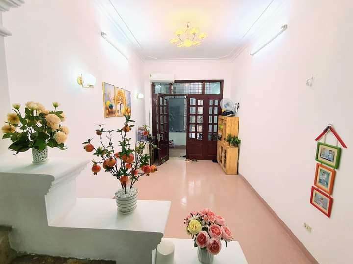 Bán căn nhà tại phố Chùa Bộc, trung tâm quận Đống Đa - Ngõ rộng, thông - Ô tô đỗ cửa - Hiếm trong tầm giá, chỉ 6 tỷ