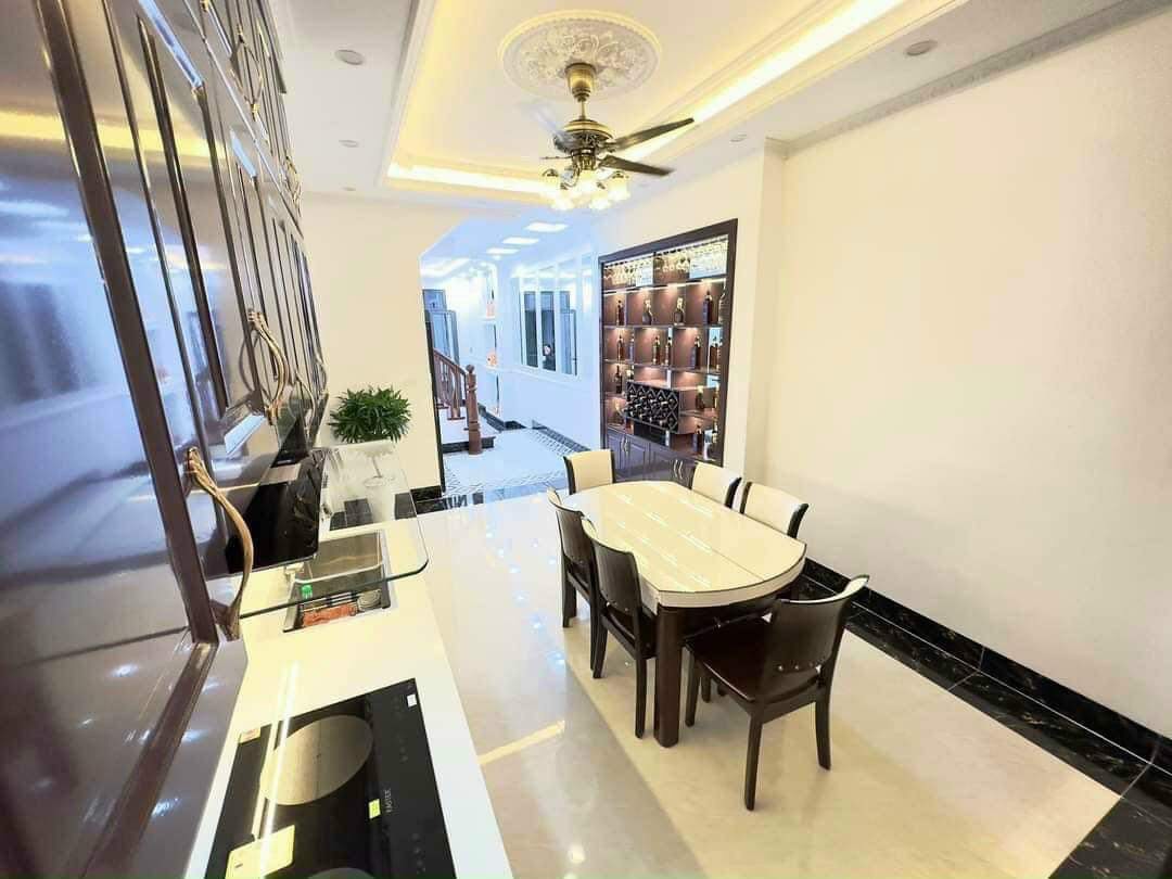 Bán căn nhà cực đẹp phố Thái Thịnh, Đống Đa - chủ tặng full nội thất cực xịn - ngõ nông, gần phố.