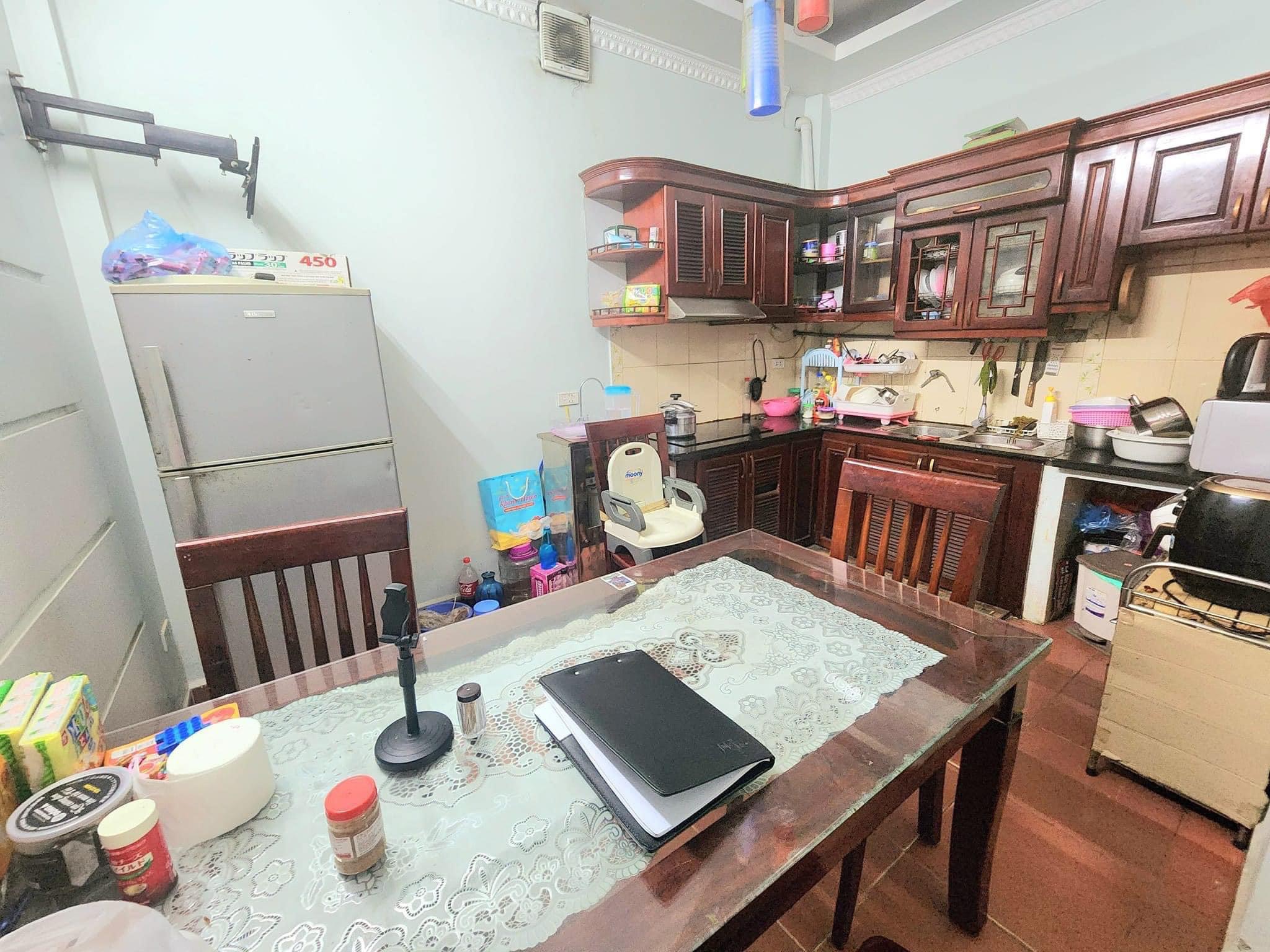 Bán nhà Dương Quảng Hàm,100m ra mặt phố,ngõ thông,gần ĐH Thủ Đô,5pog ngủ,35m2,5tầng,mt:4m