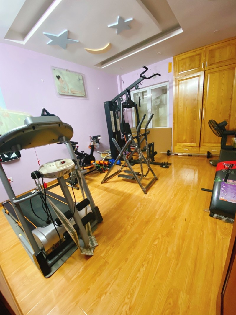 Hiếm, bán nhà ở ngay khu Mai Anh Tuấn - Hoàng Cầu, 39m2 x 4 tầng, 2 thoáng, gần ô tô, an sinh tiện ích đầy đủ, chỉ 4,5