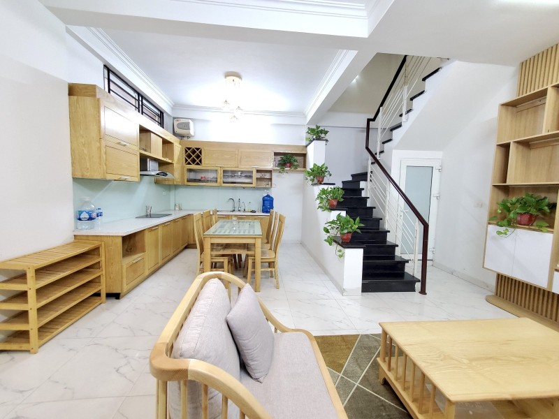 Bán nhà Hoàng Cầu 31m2 4 tầng, 2 thoáng, 15m ra oto, nở hậu, an sinh đỉnh