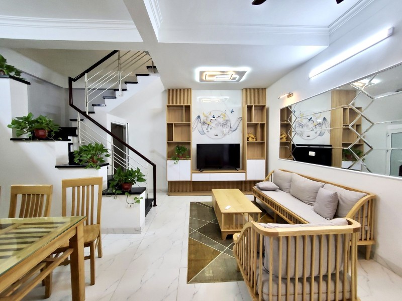 Bán nhà Hoàng Cầu 35m2 4 tầng, nở hậu, 2 thoáng trước sau, ô tô