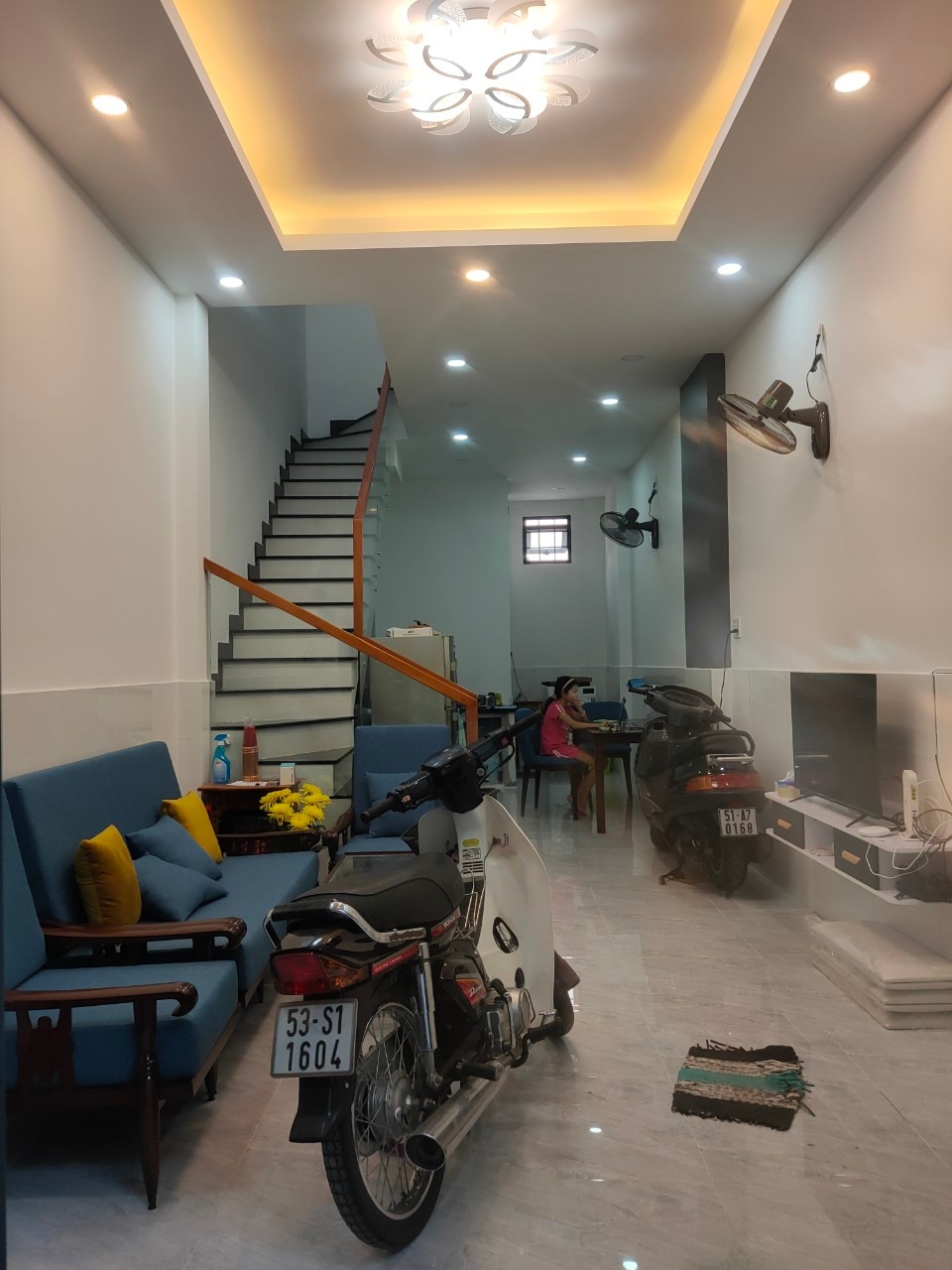 Bán nhà Hiệp Bình Chánh – Đối diện Gigamall: 40m2, 2 tầng mới kiên cố - Gần mặt tiền -Chỉ 3 tỷ-