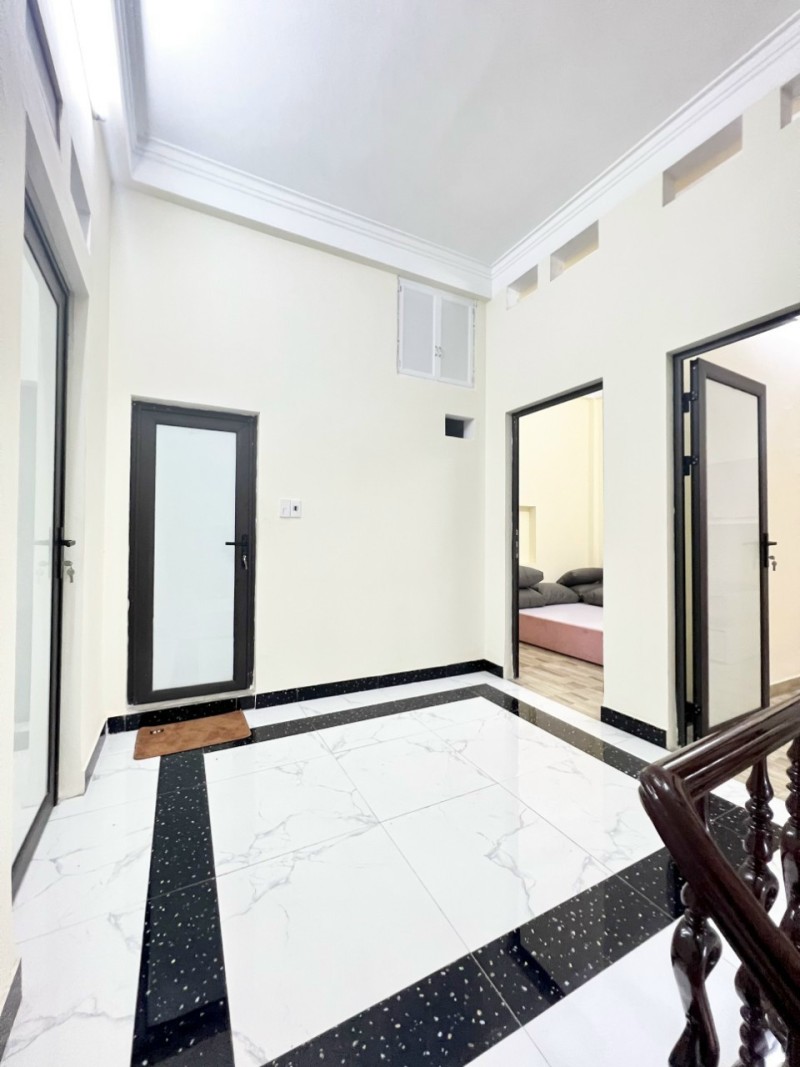 BÁN NHÀ TRẦN QUÝ CÁP 30M2, NGÕ NÔNG, NỞ HẬU, 6 TẦNG, Ô TÔ