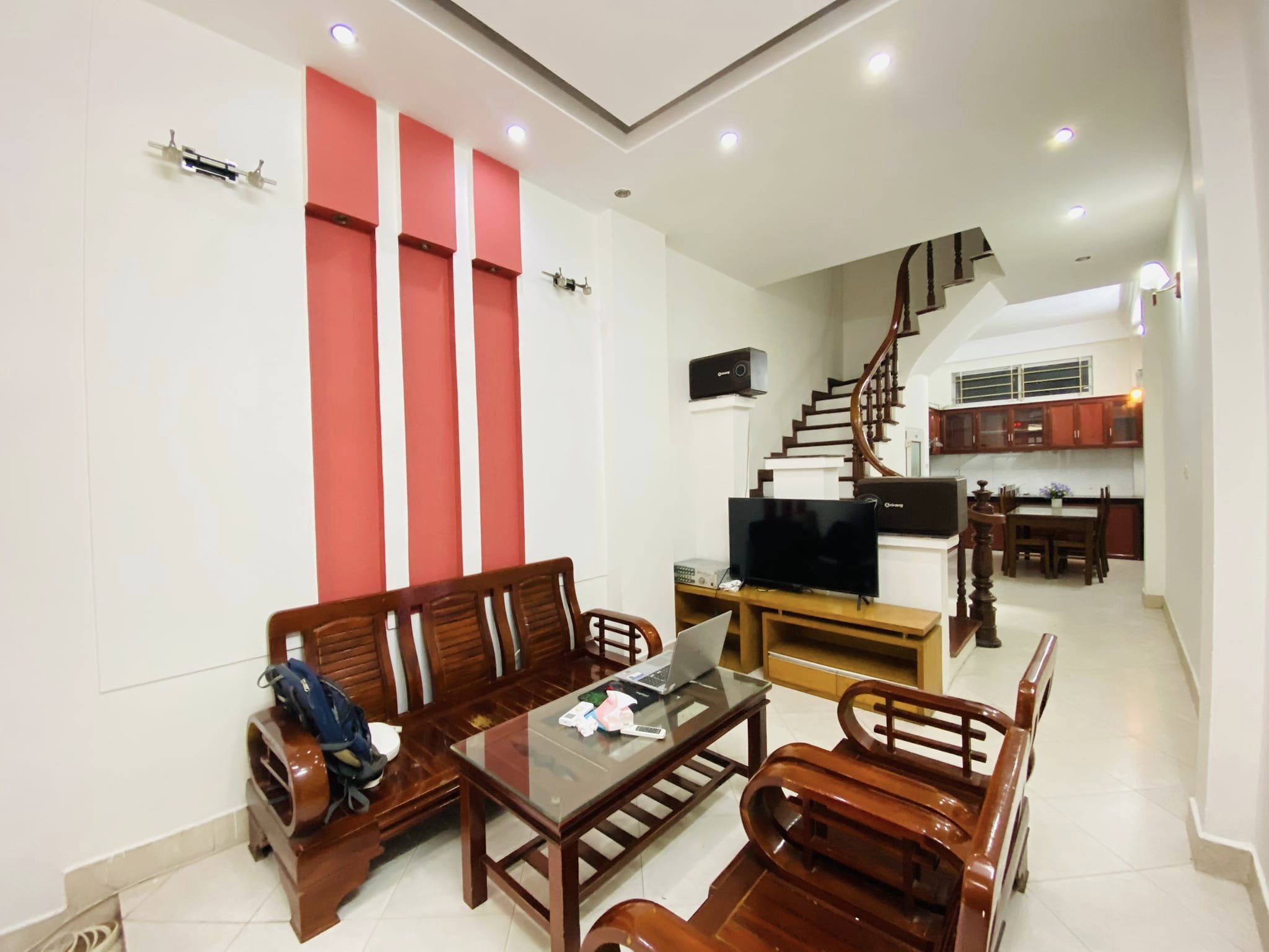 Nhà đẹp lung linh xem là thích 4.5 tầng ốp gỗ ngay gần phố Vũ Tông Phan giá 4.45 tỷ