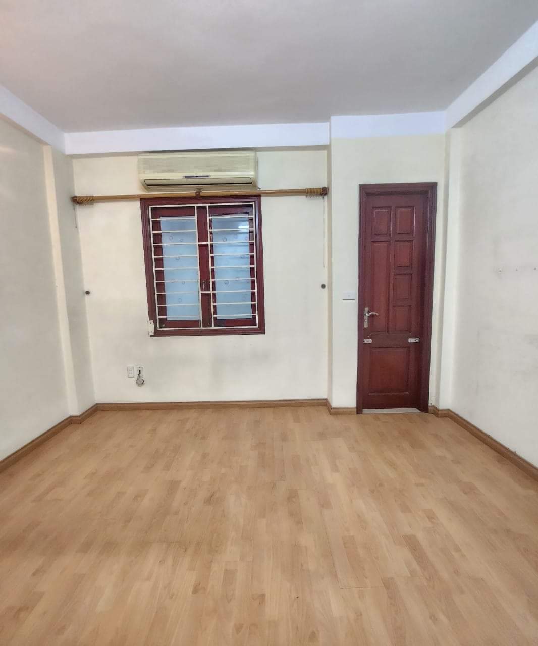 Siêu hiếm, Nhà ngõ phố Lê Văn Lương