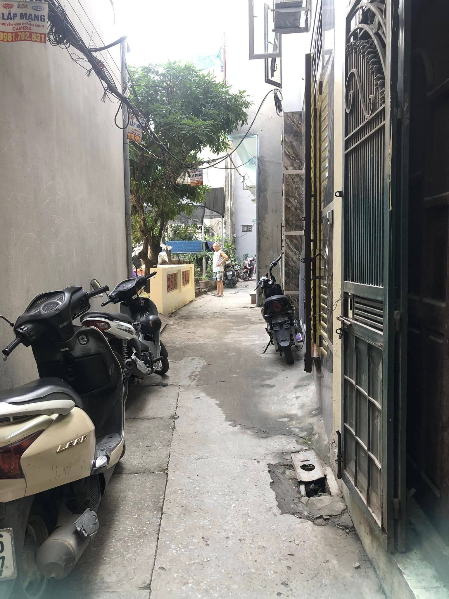 Cần bán nhà đường Hoàng Mai 39m2 giá 2.8 tỷ gần Oto