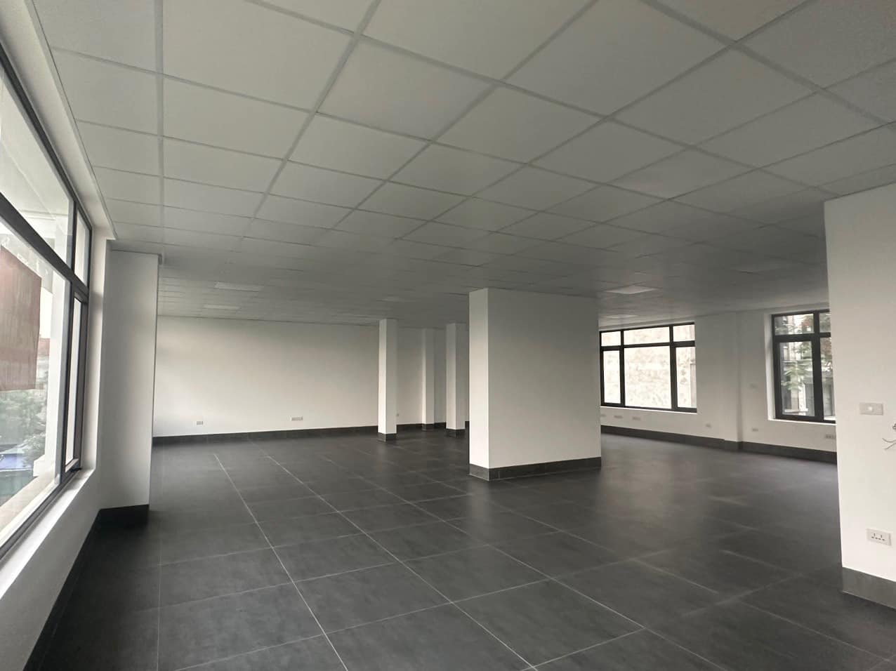 Cho thuê toà mặt phố Hồng Tiến Long Biên 750m2 SD, vỉa hè siêu rộng, phù hợp NH, VP, Chuỗi Nhà hàng, cafe