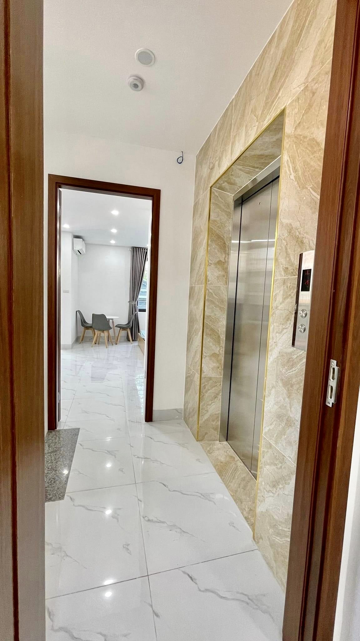 Bán toà Apartment 70m² 6 tầng phố Nguyễn Văn Cừ, Long Biên