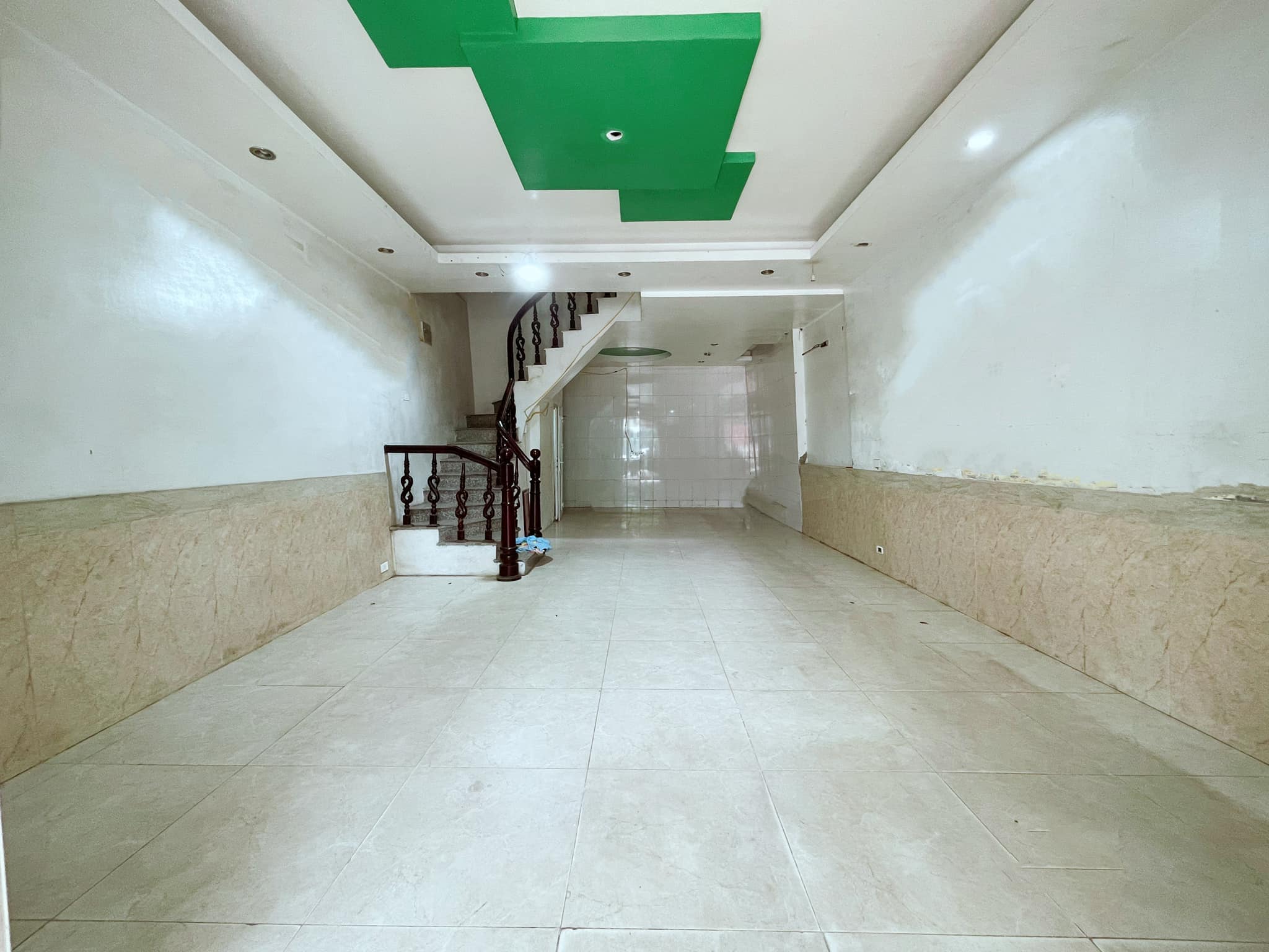 Nhà mặt phố Dương Văn Bé, 50m2, mặt tiền 5m, sổ vuông đẹp, giá 13.9 tỷ,