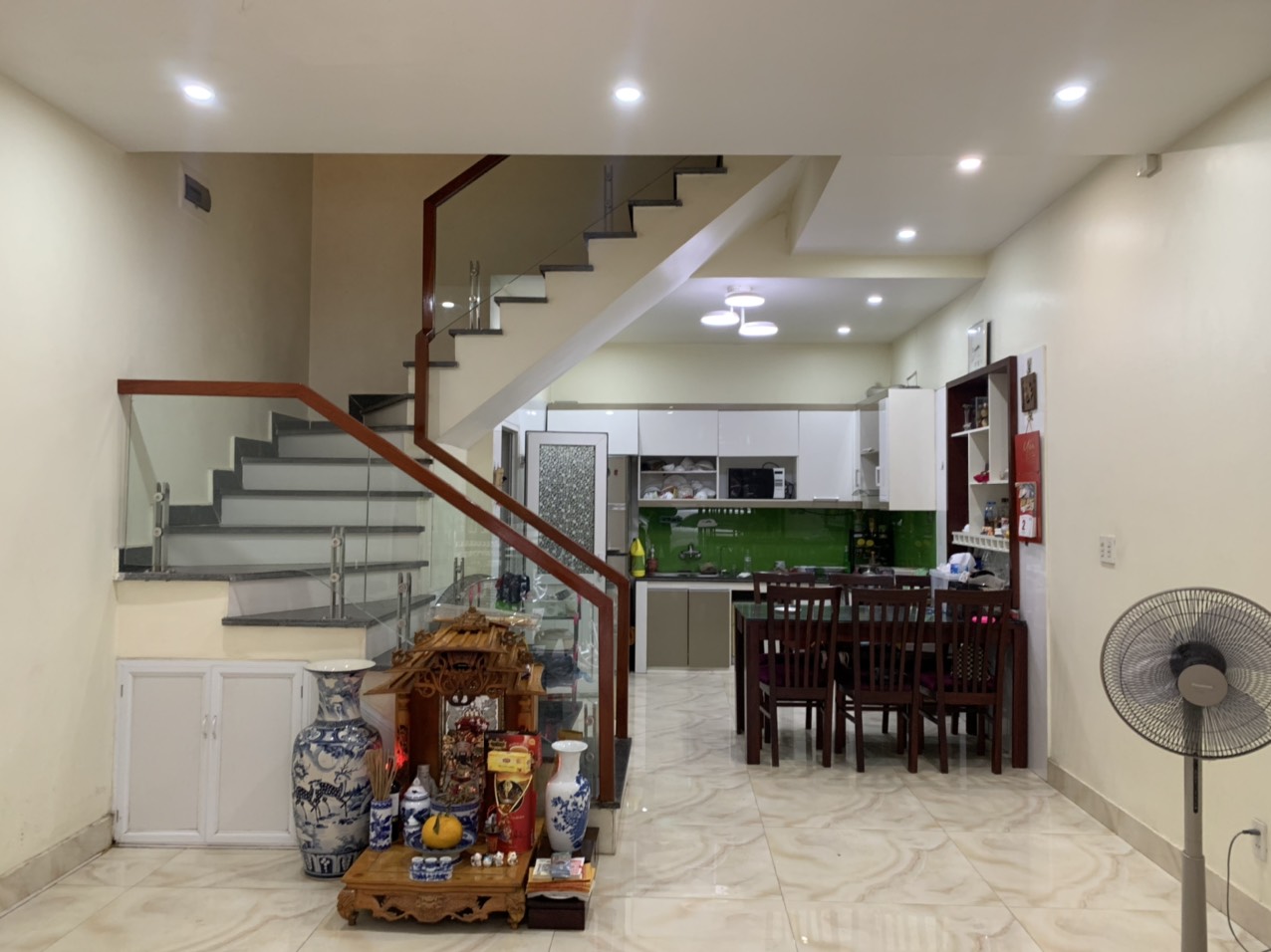 Bán nhà 4 tầng hơn 40m2 vị trí siêu đẹp mặt đường Hạ Lý, Hồng Bàng, Hải Phòng kinh doanh buôn bán đắc địa