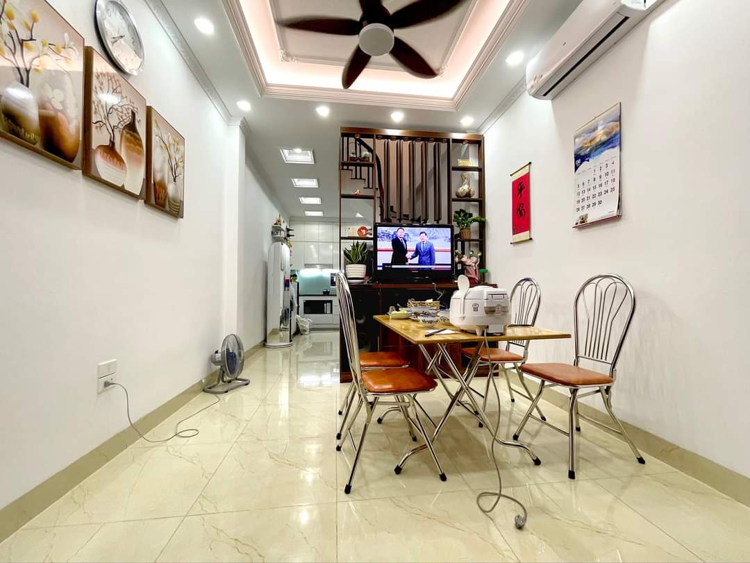 Cực hiếm Bát Khối ,Long Biên. 31m2, 5 tầng. MT3,2m Full nội thất, oto tránh. Nhỉnh 3tỷ