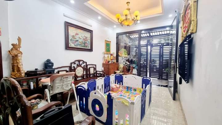 Bán nhà Mạc Thái Tổ Cầu Giấy 42m 5T MT 4.95 tỷ phân lô ô tô nhỉnh 8 tỷ