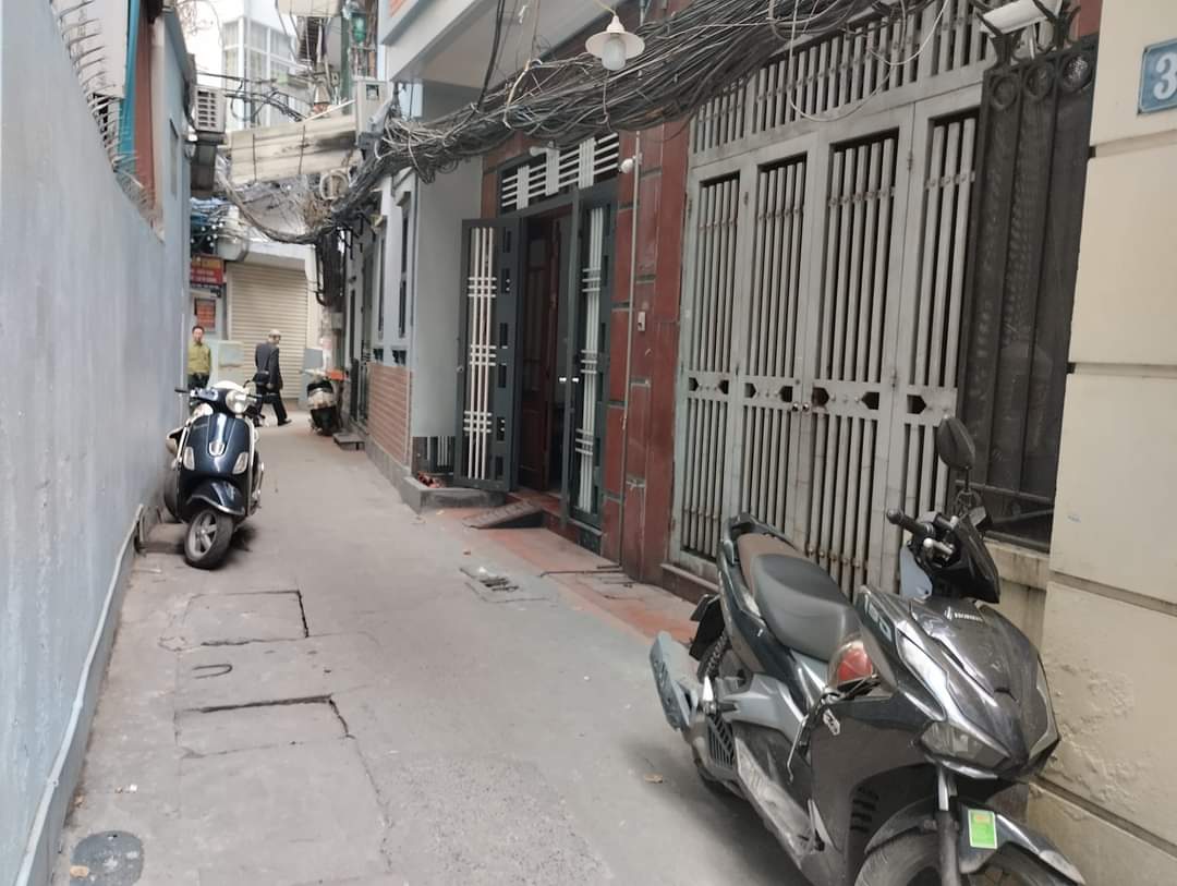 NHÀ BÁN CẦU GIẤY 2 THOÁNG. DT 36M. 3TẦNG. CHỈ NHỈNH 3 TỶ. ĐANG CẦN BÁN GẤP.