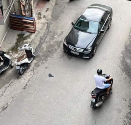 NHÀ BÁN KHƯƠNG TRUNG MẶT PHỐ. KD. DT52M. 3TẦNG. MT4M. 8 TỶ. ĐANG CẦN BÁN GẤP.