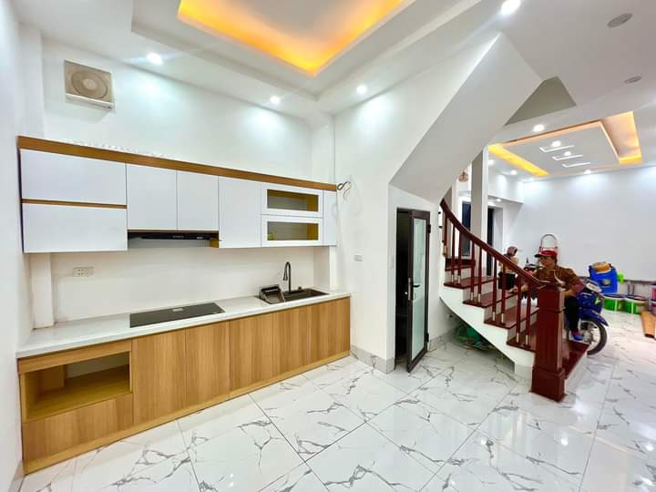 BÁN NHÀ PHỐ |HOA BĂNG - NHÀ MỚI VỊ TRÍ CỰC ĐẸP - CÁCH 10 M RA MẮT PHỐ - NGÕ THÔNG - XE BA GÁC ĐỖ CỬA - DT 42m