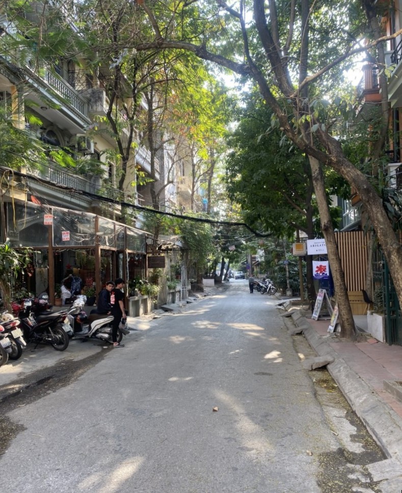 Bán nhà Hoàng Cầu-Đống Đa Lô góc ô tô tránh 65m2 sử dụng 114m mặt tiền 6.2m chỉ 20.5 tỷ