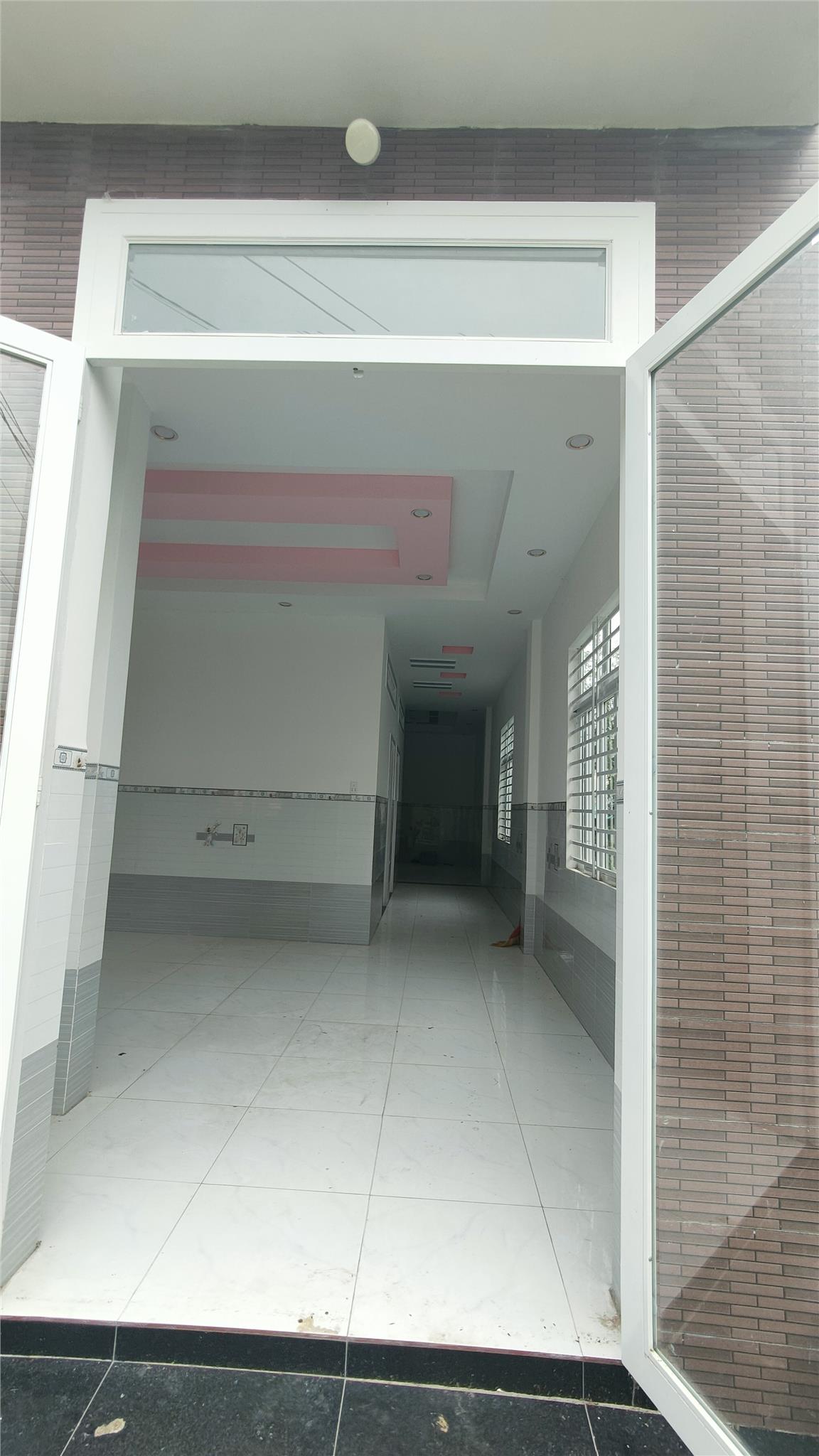 Bán nhà cấp 4 xinh xắn, view kênh, giá cực hấp dẫn: chỉ 750 triệu!