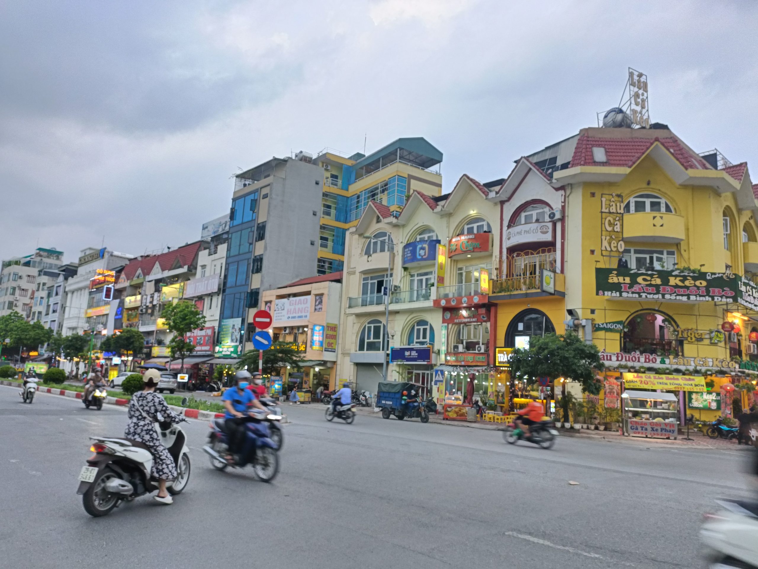 Bàn nhà PHÂN LÔ - ÔTÔ TRÁNH - VỈA HÈ - MỖ LAO HÀ ĐÔNG.Dt 55m2, 5T, MT5m. Giá 9.6 tỷ. Có TL.