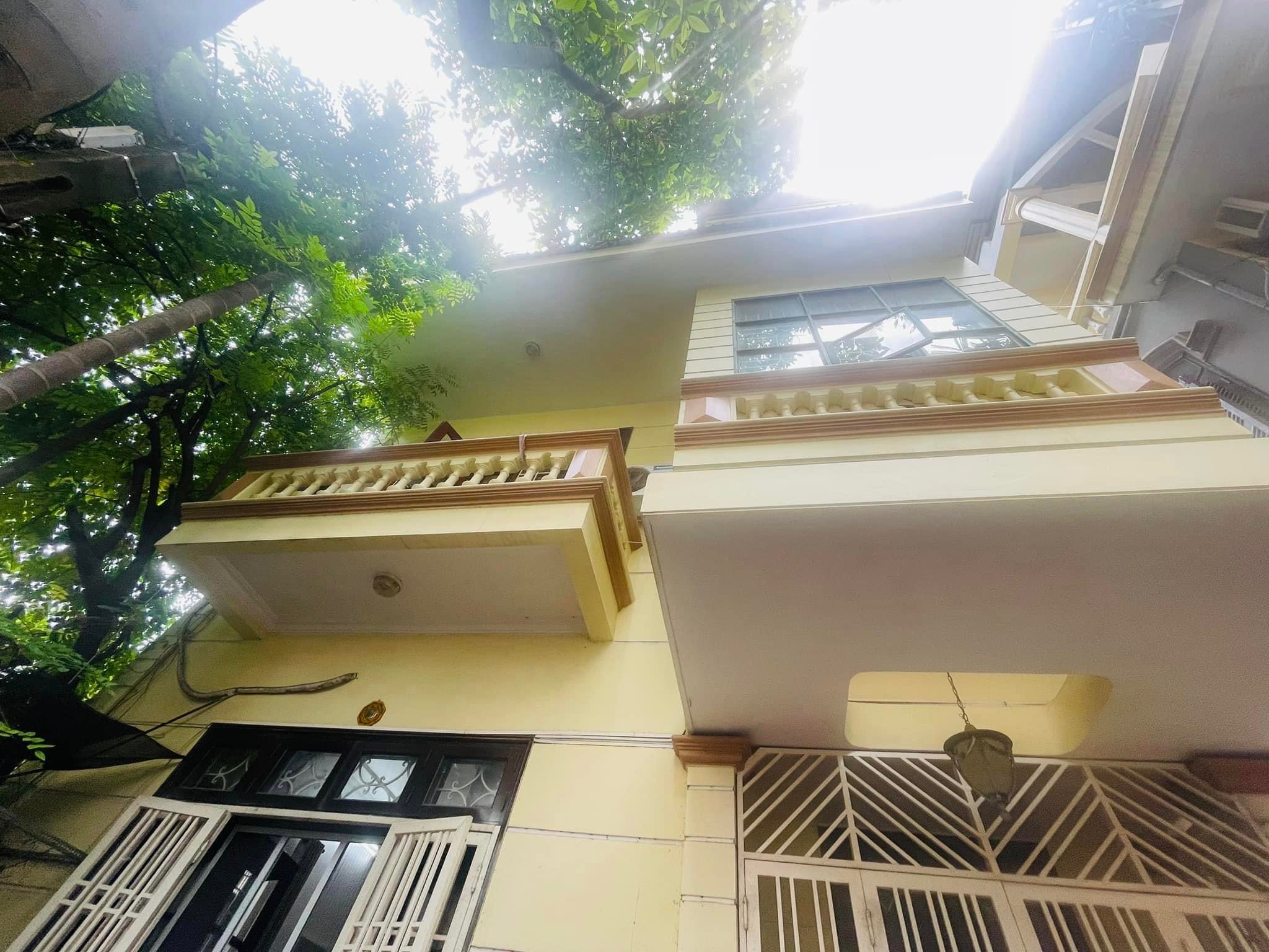 BÁN ĐẤT TẶNG NHÀ - TÂY HỒ - 3 MẶT THOÁNG - CÁCH 2 NHÀ RA MẶT PHỐ - 100M2X3T - MT 8M - GIÁ 23 TỶ