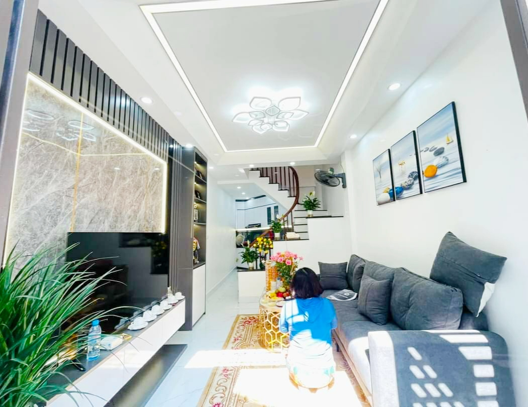 Lô góc mới koong khu vực Cự Khối, LB. 30m2, 5 tầng. Full nội thất, 2 thoáng. Nhỉnh 2tỷ