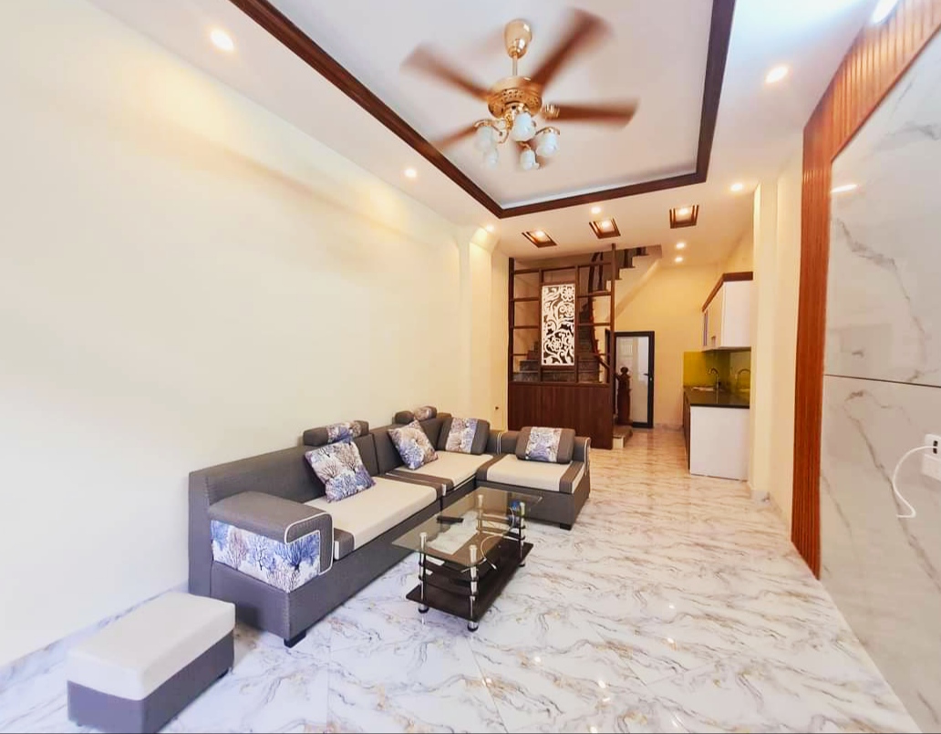 Hoa hậu khu vực Cự Khối, LB. 36m2, 5 tầng. Full nội thất, oto đỗ cổng. Nhỉnh 2tỷ