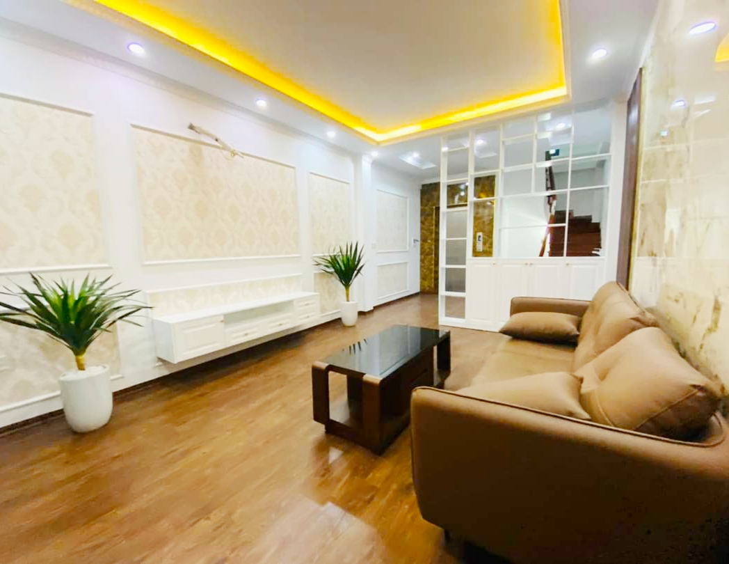 Cực hiếm nhỉnh 5tỷ thang máy, oto Thạch Bàn, LB. 41m2 , 5 tầng, MT5,1m. Full nội thất