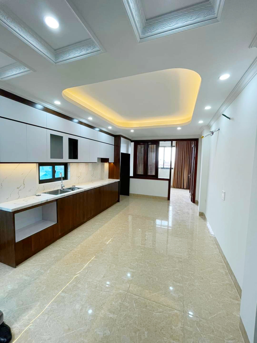 Siêu hiếm 6 tầng ,thang máy Phúc Đồng,LB . 40m2 , MT3,6m. Gara oto. Nhỉnh 6tỷ