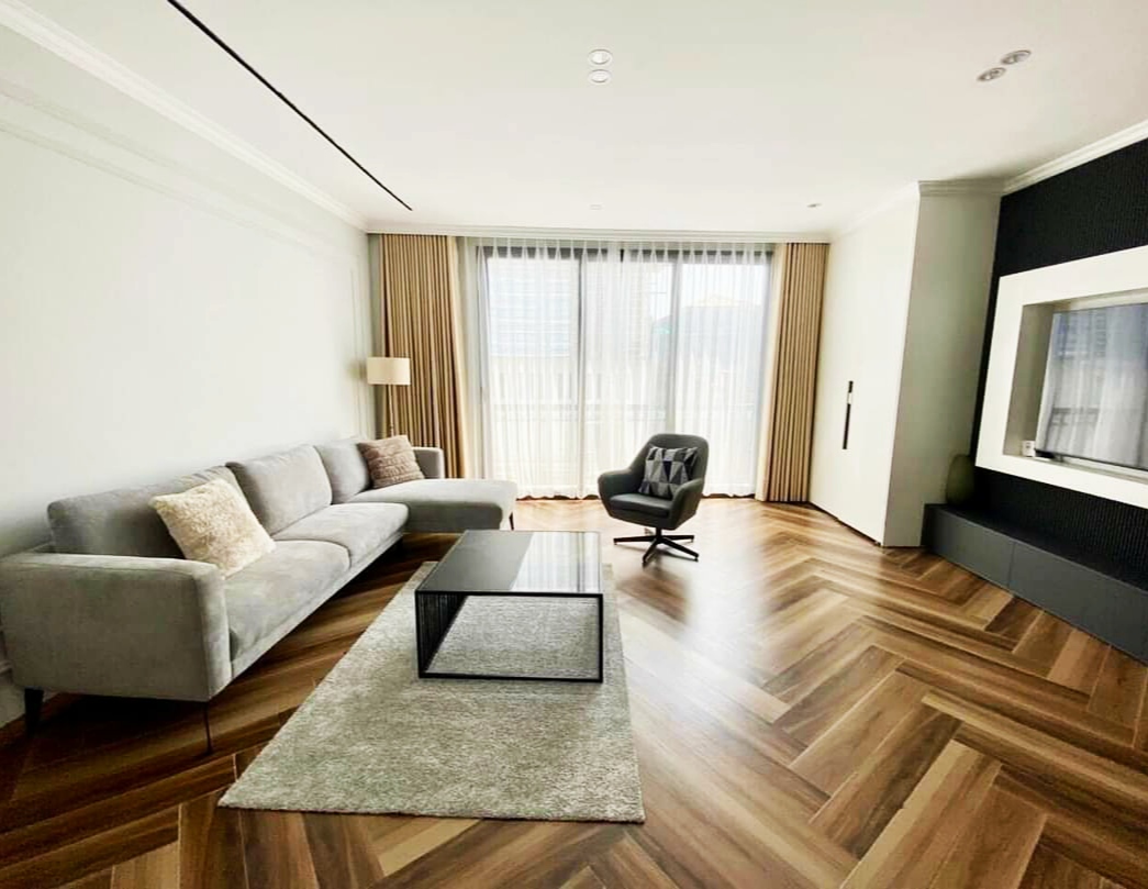 Quá hiếm Nhỉnh 7tỷ Bồ Đề, LB. 30m2, 7Tầng, MT5,1m. Gara oto , full nội thất.