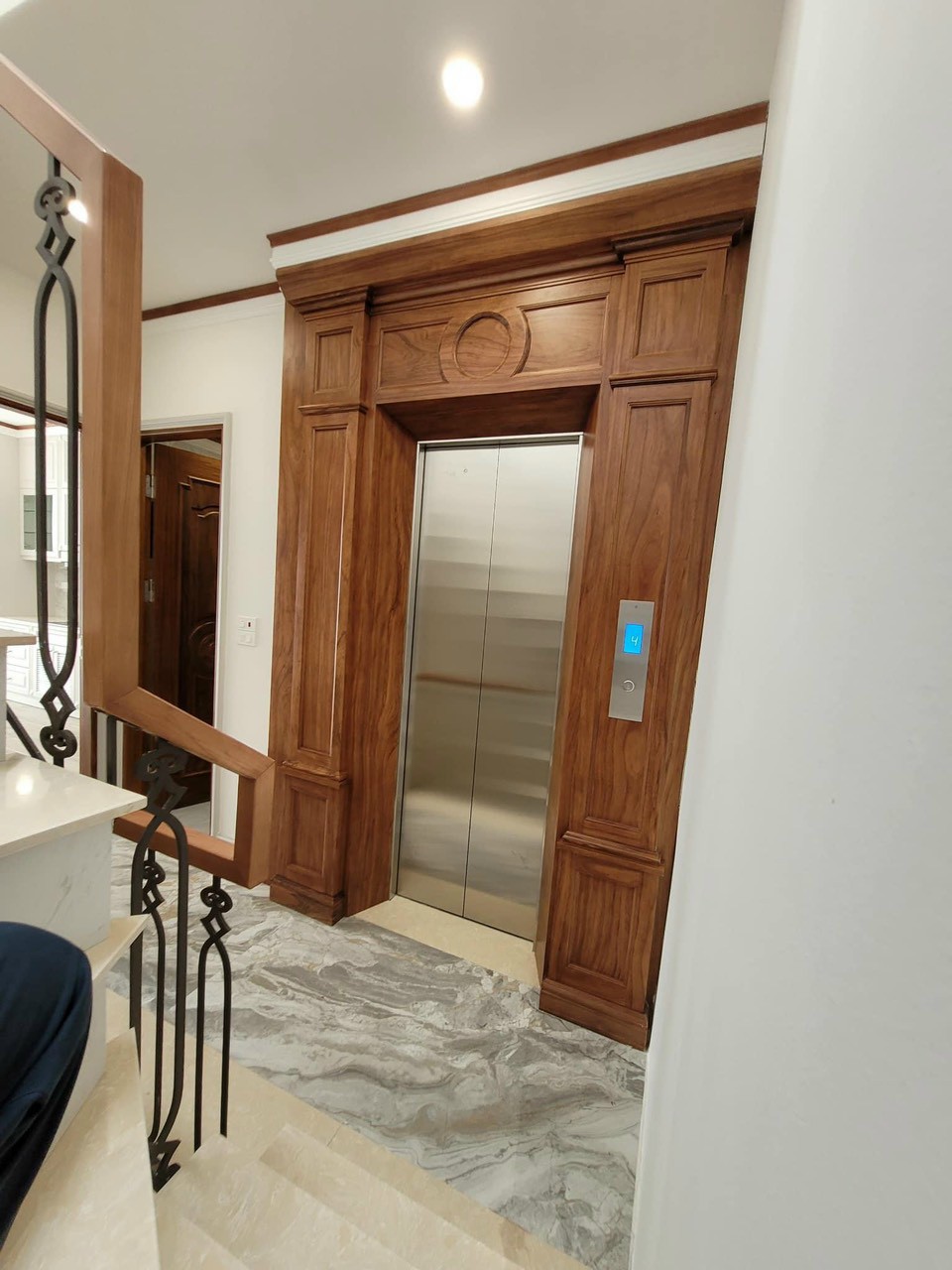 Chính Chủ Gửi Bán Nhà Quận Cầu Giấy Hà Nội. DT: 50m. 7 Tầng. Ô Tô Vào Nhà