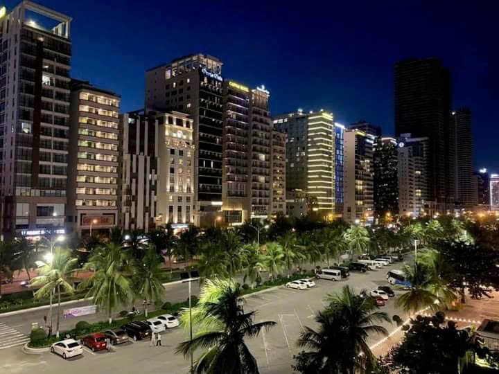 Bán gấp khách sạn 4 sao, 102 phòng, ngay biển Phạm Văn Đồng, Sơn Trà Đà Nẵng