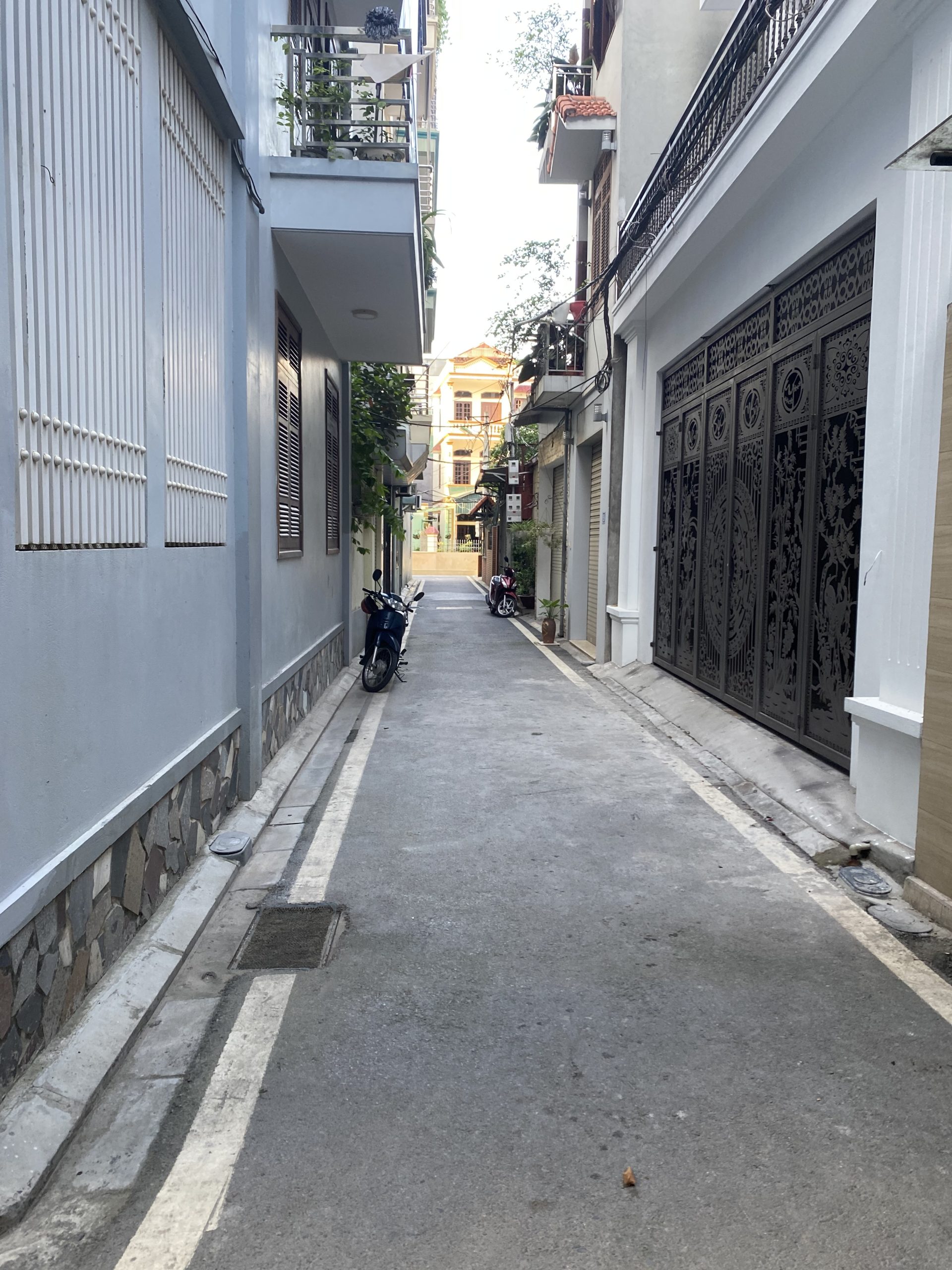 CHÍNH CHỦ CẦN BÁN - MẶT TIỀN SIÊU RỘNG - Ô TÔ ĐỖ CỔNG - NỘI THẤT CƠ BẢN - THANG MÁY.