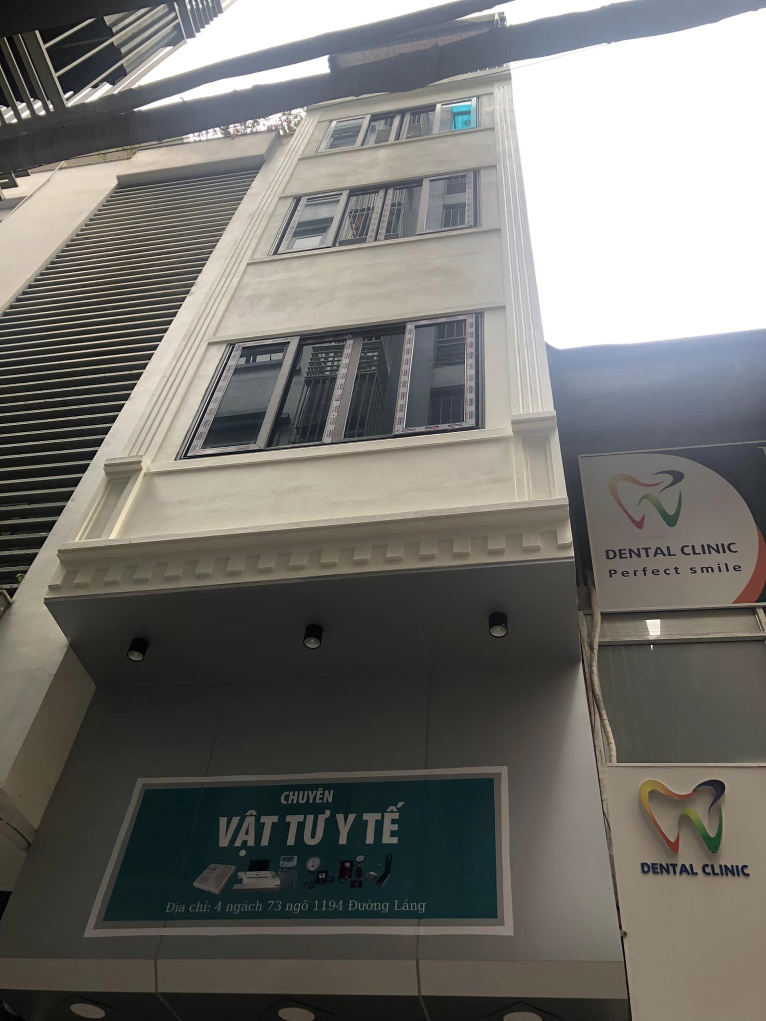 Bán liền tay nhà 5,5 tỷ Ô tô tránh nhau Mặt Ngõ Đường Láng DT 30m2x6T, Sđcc