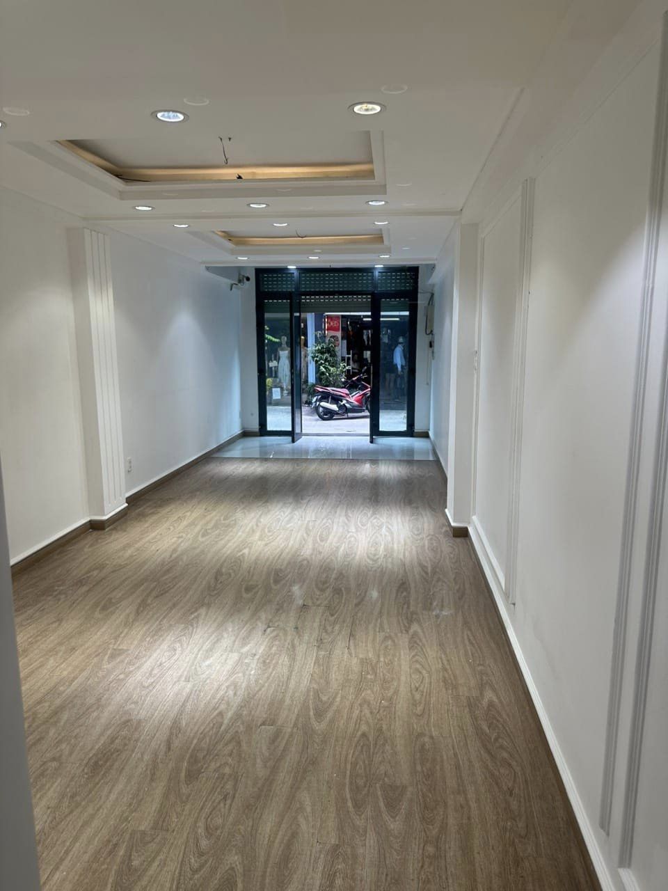 Nhà nguyên căn 5 tầng tại Nam Kỳ Khởi Nghĩa, Quận 3 - Cho thuê giá chỉ 37 triệu/tháng, lý tưởng cho việc ở và kinh