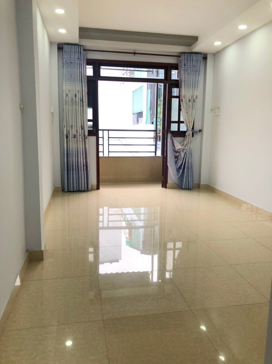 Nhà 4 tầng cho thuê đường Nguyễn Tri Phương – trung tâm Quận 10 hẻm xe hơi chỉ 20 triệu/tháng