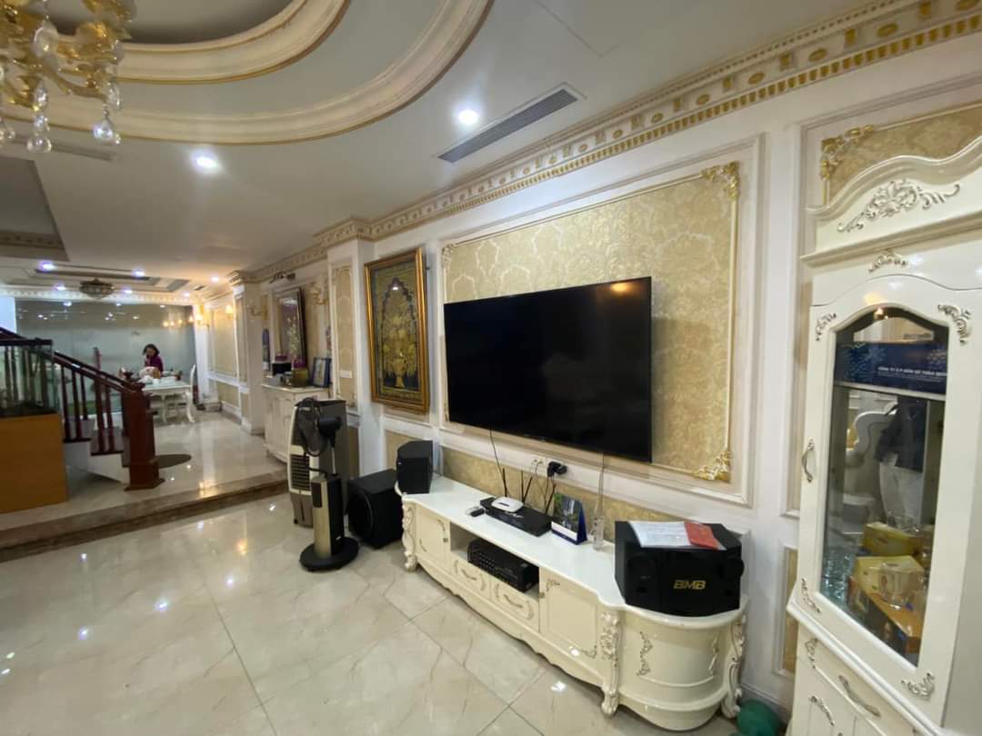 Bán nhà riêng gần ngõ 10 Nguyễn Văn Huyên, Cầu Giấy, phân lô, ôtô, lô góc, nhà đẹp, 60m2, hơn 15 tỷ