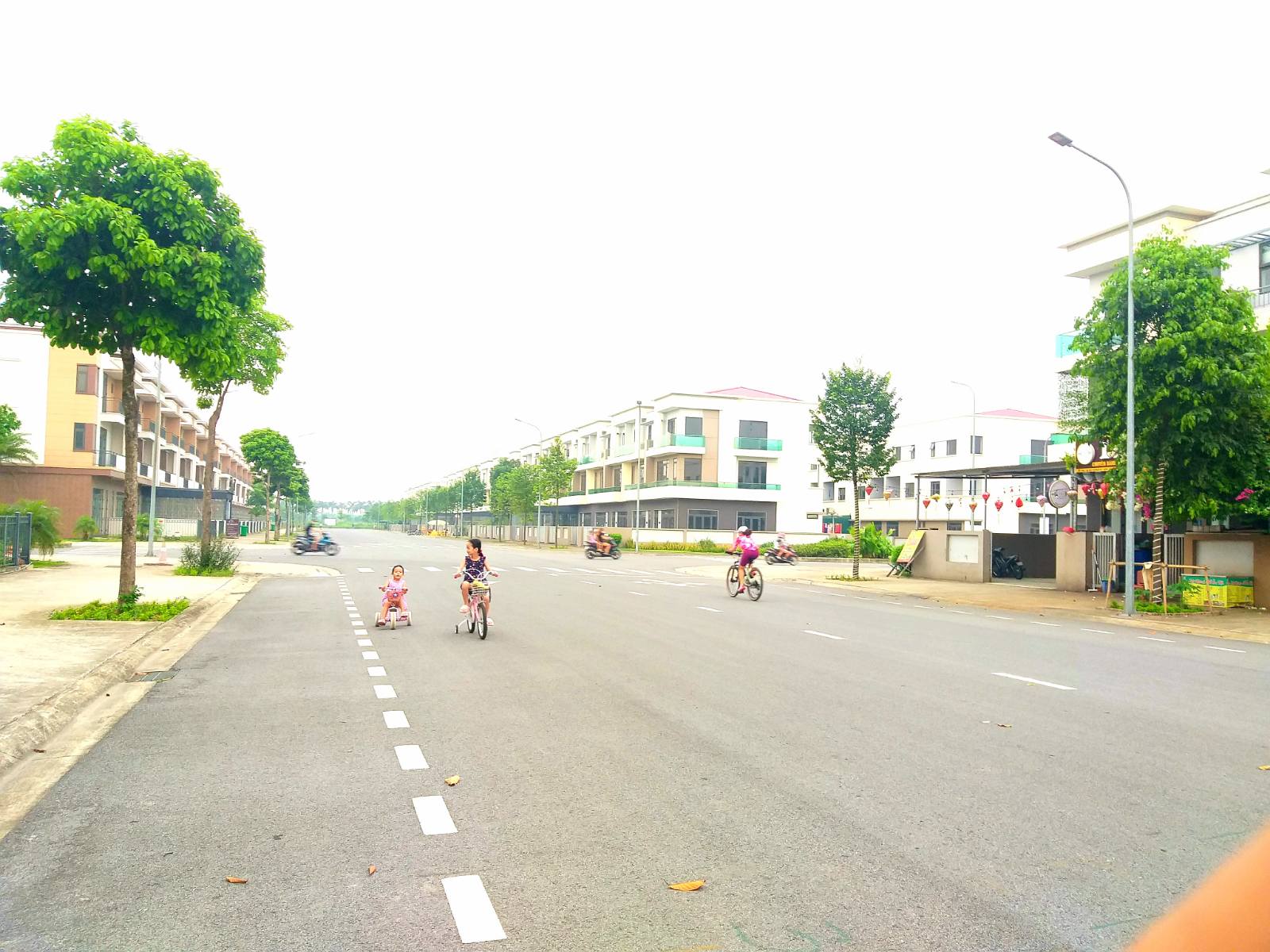 Cho thuê nhà Nhà phố thương mại đường 26m tại KĐT Centa Vsip Tp Từ Sơn. Chỉ 11 tr/tháng.